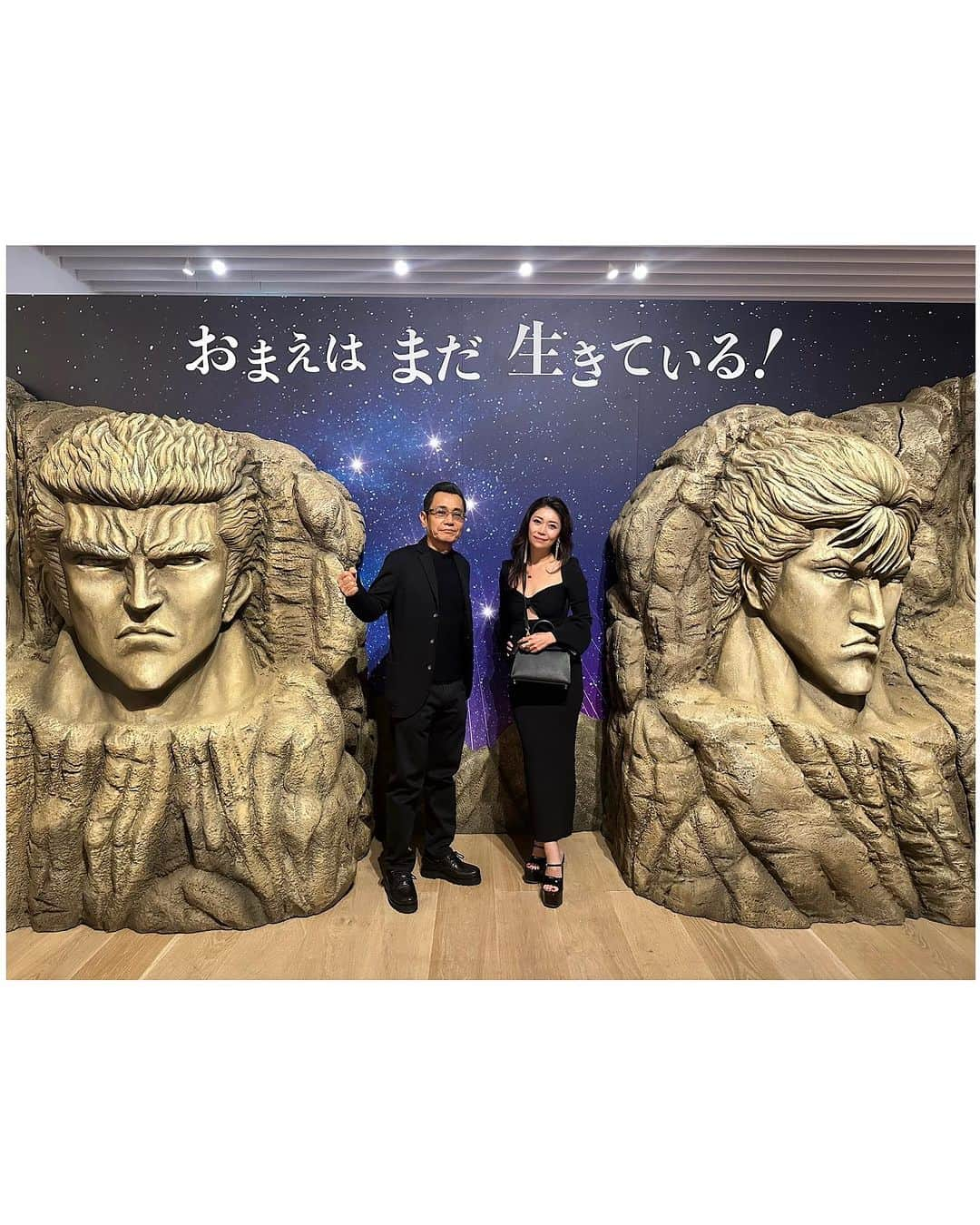 Taki Tanakaさんのインスタグラム写真 - (Taki TanakaInstagram)「北斗の拳40周年大原画展 にて。 贅沢にも#原哲夫 先生にご案内頂きました。  #北斗の拳 と言えば、私がうんと若い頃wに授業中男子生徒から回ってくる単行本を夢中になって読んだことを懐かしく思い出す。  時は流れ、先生とお会い出来る日がくるなんて。 そして、原せんせいはとっても優しくてシャイでチャーミングな方でご一緒するたびにますますファンになります。  タイムスリップして、あの頃の私に自慢したい。  見応えたっぷりな大原画展、ぜひ行ってみて下さい。  #北斗の拳40周年大原画展  2023年10月7日（土）～11月19日（日） 森アーツセンターギャラリー  東京のあとは全国を廻るそうです。」11月15日 21時39分 - tanakataki