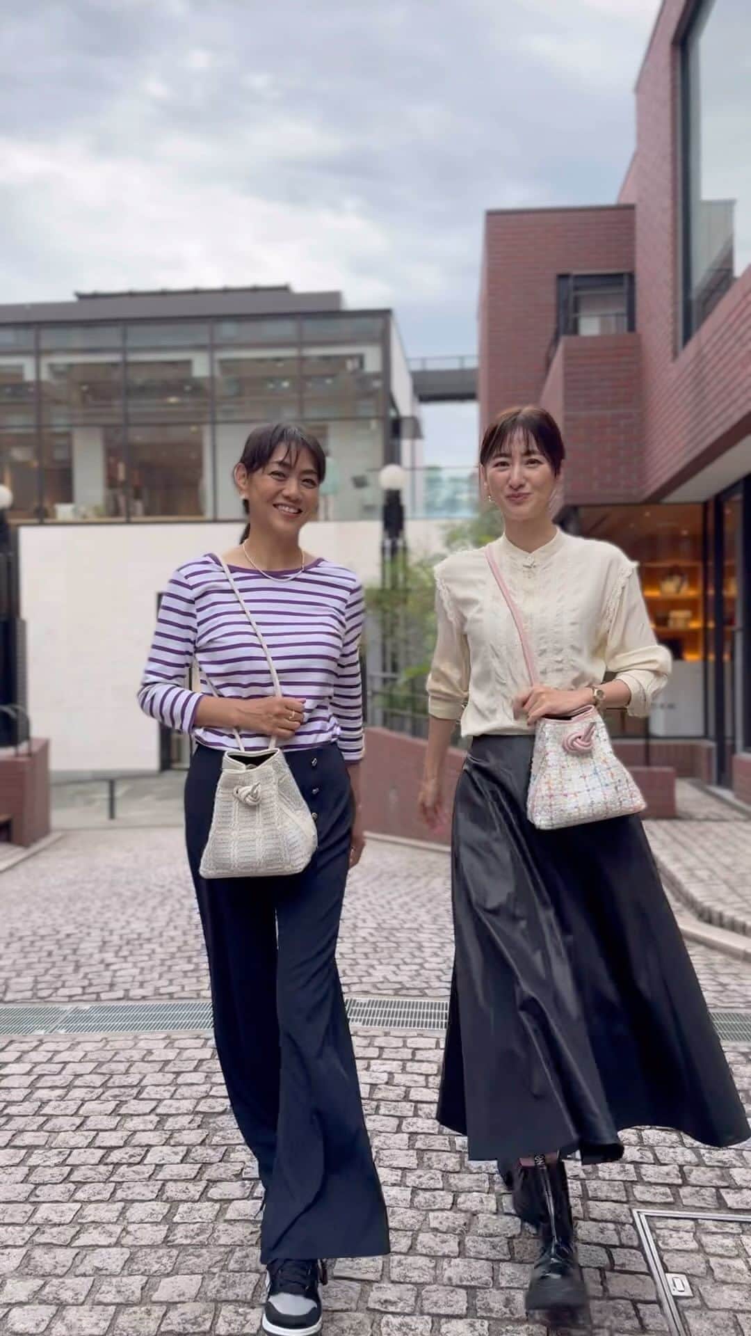 前田ゆかのインスタグラム：「@vasic_japan  vasic2024ss collection🤍  新作のツイードシリーズがクラシカルで上品✨✨✨ #holidaytweed 店舗とオンラインではもう販売中  パーティーシーンに大活躍しそう💗💗  シンプルかつ機能的で 春のパステルカラー も遊びがあって可愛いがたくさん💛🩵🩶  @maenorichang  のりちゃんとウォーキング❣️  #vasic #bag」