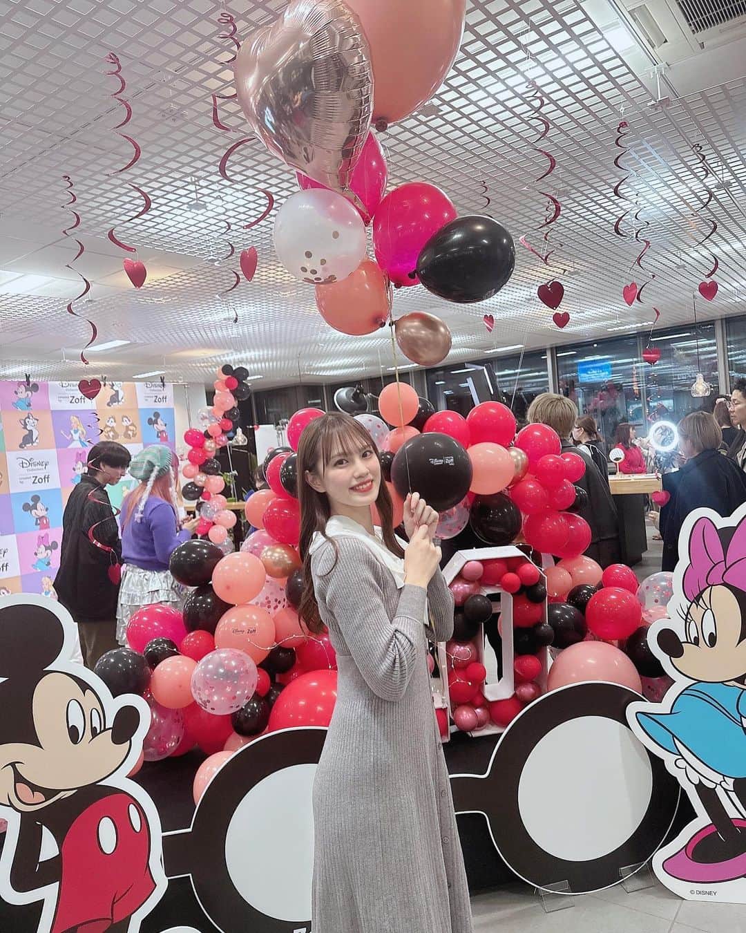 夢咲りりあさんのインスタグラム写真 - (夢咲りりあInstagram)「『Disney Collection created by Zoff』 10周年パーティー招待して頂きました🐭❤︎  可愛い空間に可愛いメガネたくさん！ 長年Zoffさんのメガネ使ってるから行けて嬉しい！  抽選回したら1人だけしか当たらない景品当てちゃった‪ ܸ. ̫ .ܸ   #PR  #zoff_disneycollection10th」11月15日 21時37分 - yumesakiriria12