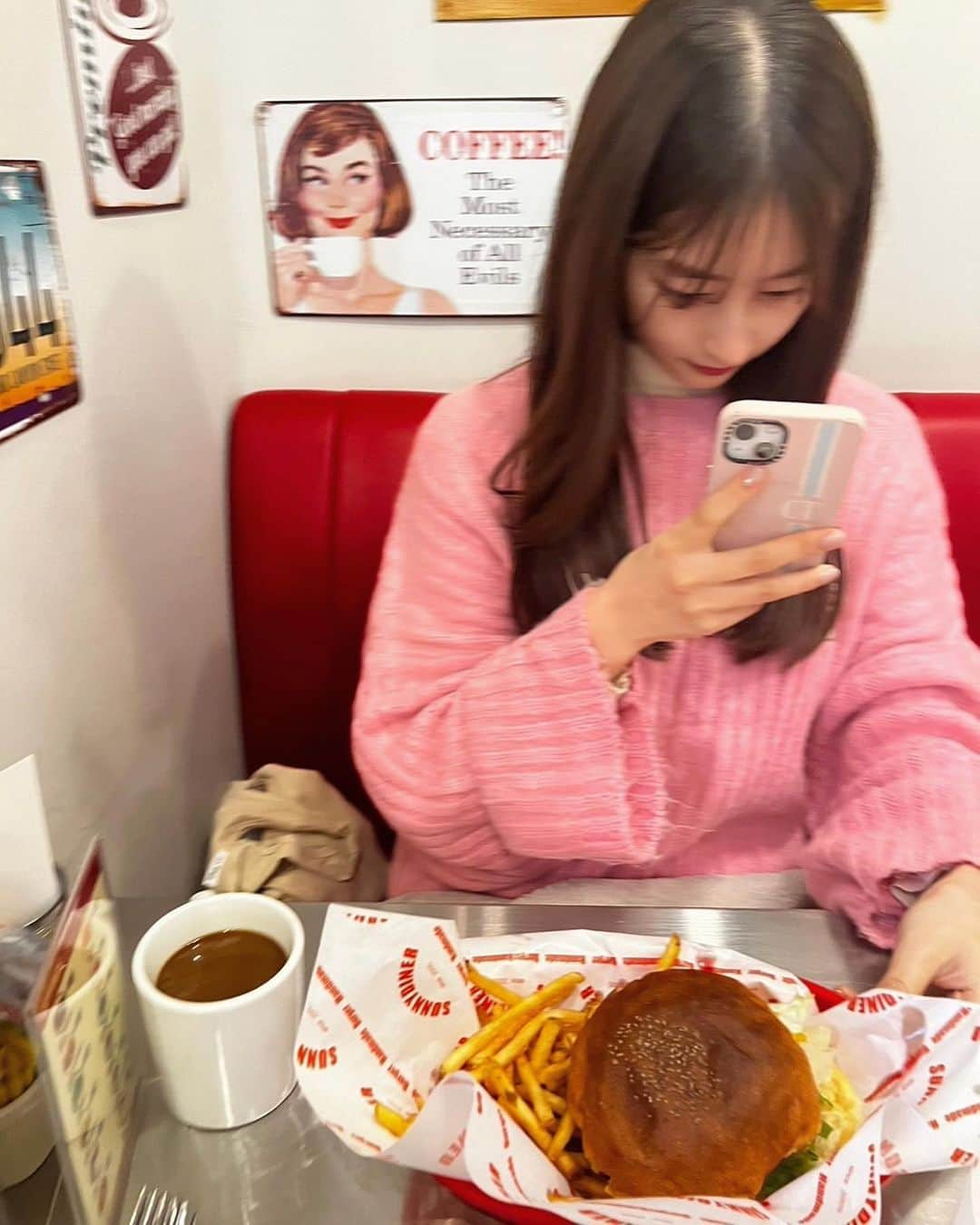 高井千帆さんのインスタグラム写真 - (高井千帆Instagram)「⁡ 久しぶりに圧強めなバーガー食べた🍔 アボカドとチーズはマストで入れたい派 ⁡ photo by @shara__suzuki ♡」11月15日 21時31分 - chiho_takai_official