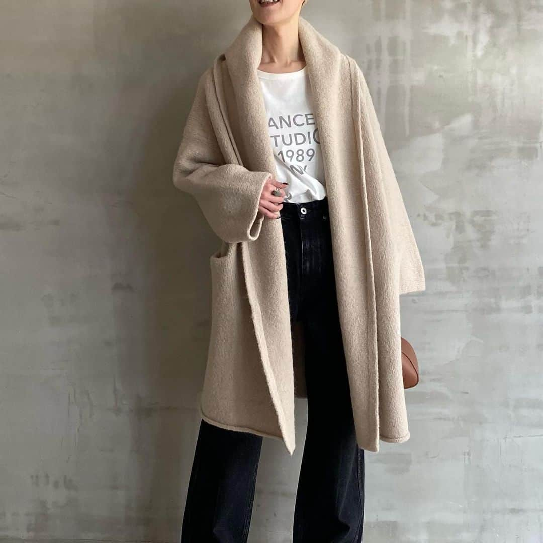 エリオポールのインスタグラム：「2023 Winter Collection  Knit  107.800yen / LAUREN MANOOGIAN   Ref: 23377001041LN Color: Beige. Gray Size: F  下記店舗にてお電話での通販を承っております。  HELIOPOLE代官山店  03 3770 6438  HELIOPOLE 札幌店  011 209 5455  @heliopole_official #HELIOPOLE  #エリオポール @laurenmanoogian #LAURENMANOOGIAN」