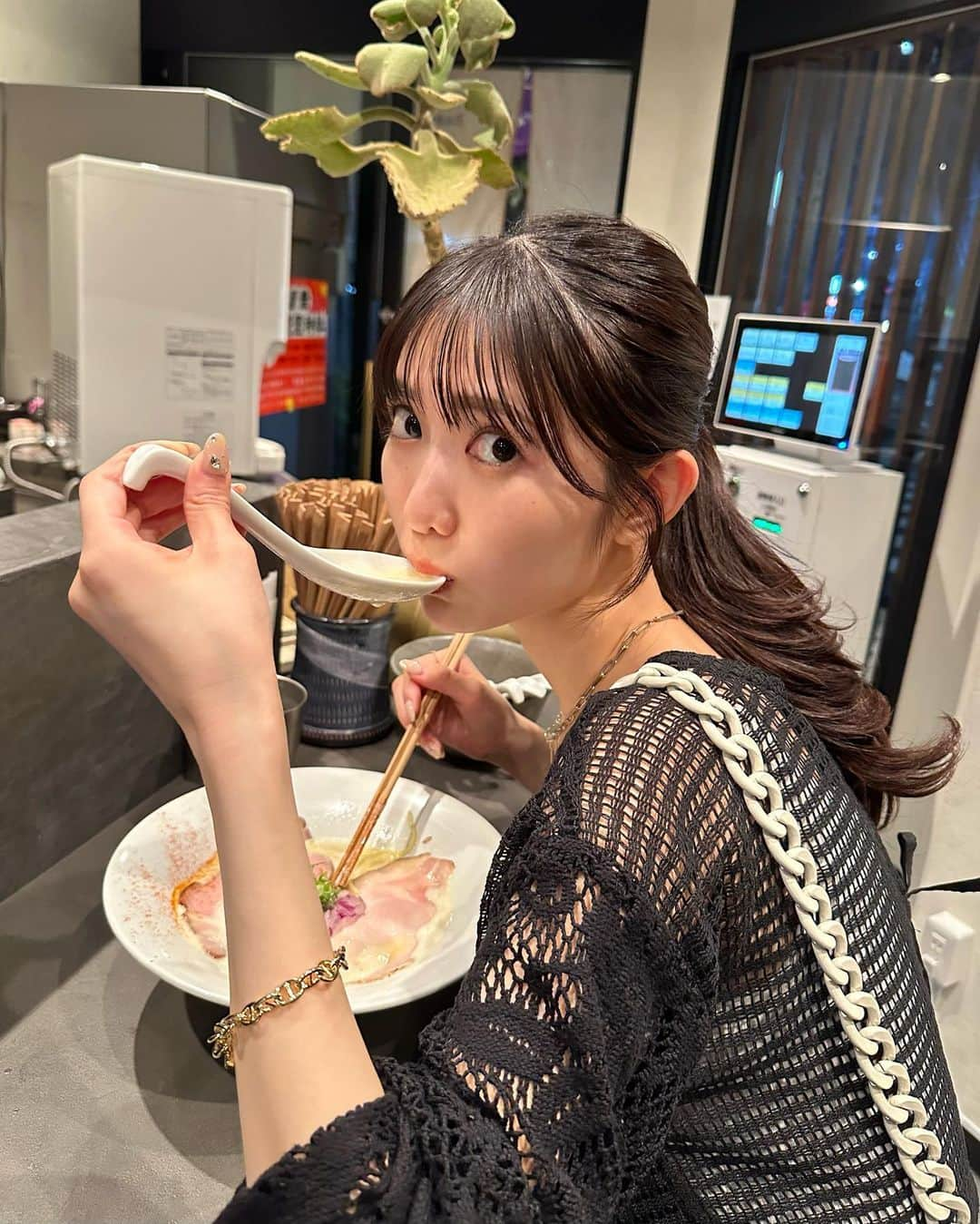 大槻アイリさんのインスタグラム写真 - (大槻アイリInstagram)「この前食べたラーメン🍜✊🏻 見た目から美しすぎて美味しさ確定でした...🍜  今回は鶏白湯らぁ麺食べたけど、中華そばも美味しそうで...次はそっちも食べにいきたい🍜」11月15日 21時34分 - airi_otsuki