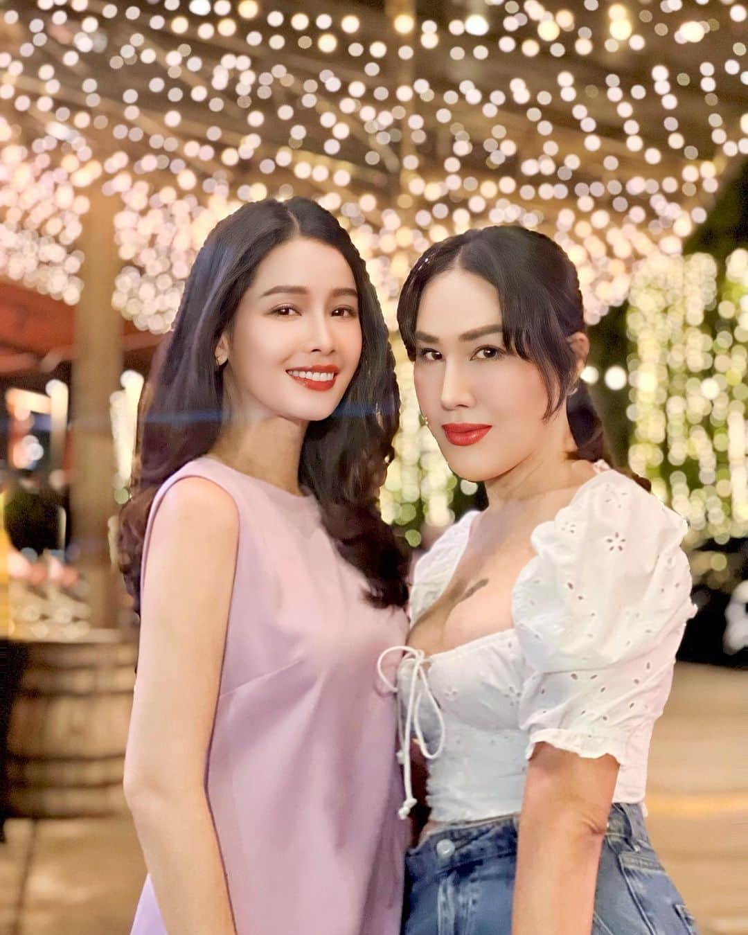 アミーナ・ピニットのインスタグラム：「Happy birthday 💜🎉 k. @bonly563   อย่าถามอายุ เพราะหยุดที่ 38 ค่ะ จบ. 😎  ขอให้ทุกอย่างในชีวิตปังๆนะยาย 🫶🏻 รักนะ🤍」