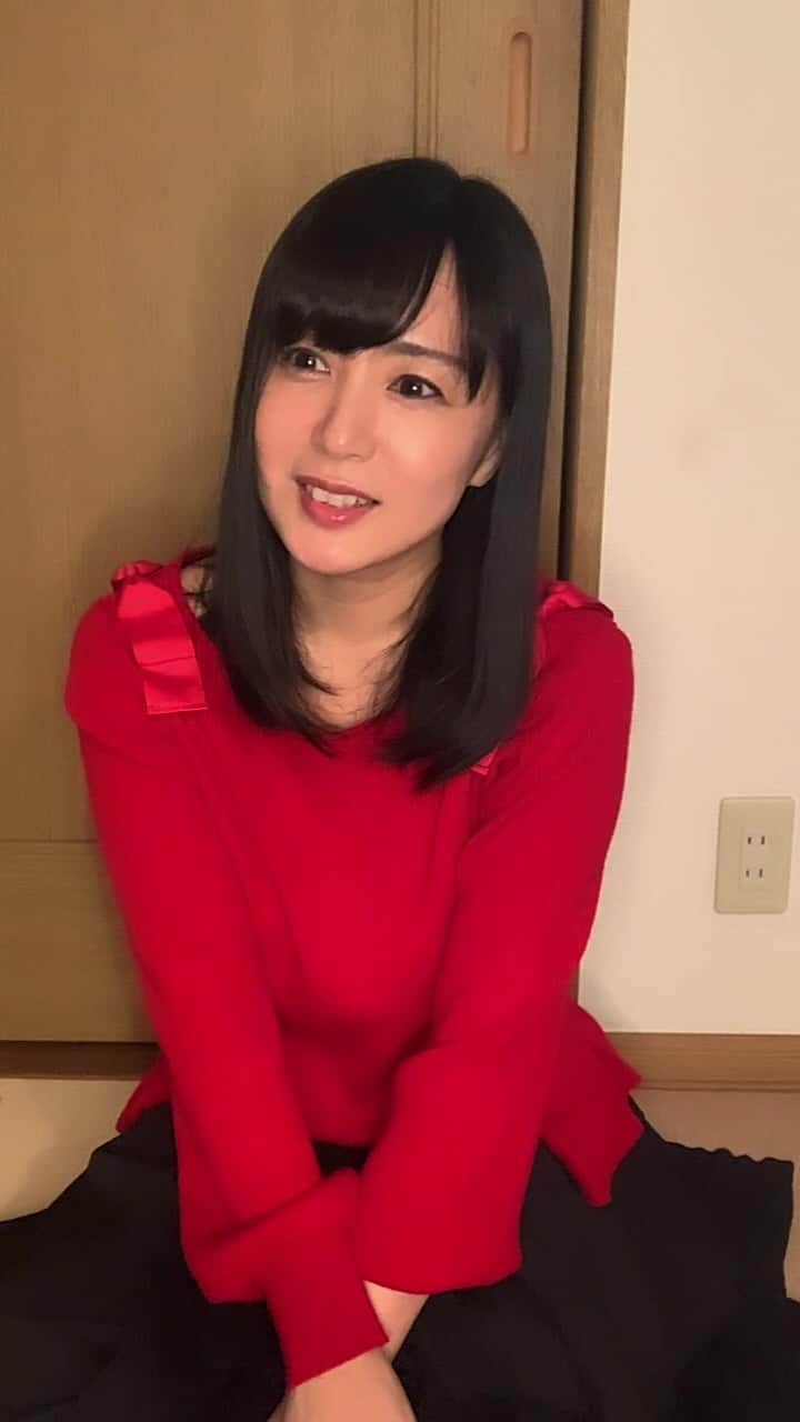 七海ななのインスタグラム：「七海ななのほろ酔い気分513回目🍶×直筆年賀状2024コラボ企画、生放送でしたっありがとうございました⸜(๑⃙⃘’ᵕ’๑⃙⃘)⸝🌸  こんなにまったりお話していて大丈夫かな笑。いつもご覧下さる方、アーカイブでご覧下さる方、ありがとうございます🥰💕  来週は11月23日(木)21:00〜を予定していますっ見てね〜✨ #ななほろ　#七海なな　#七海なな直筆年賀状2024」