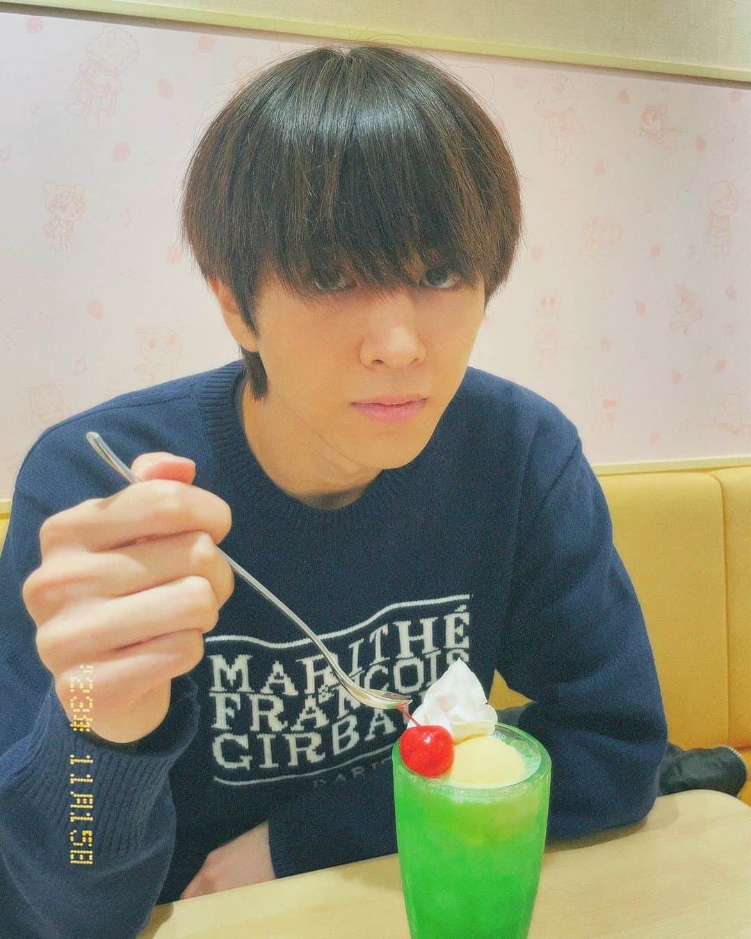 滝本海都さんのインスタグラム写真 - (滝本海都Instagram)「お気に入りのニットと飲み物 #クリームソーダ」11月15日 21時41分 - hiro.10_tm