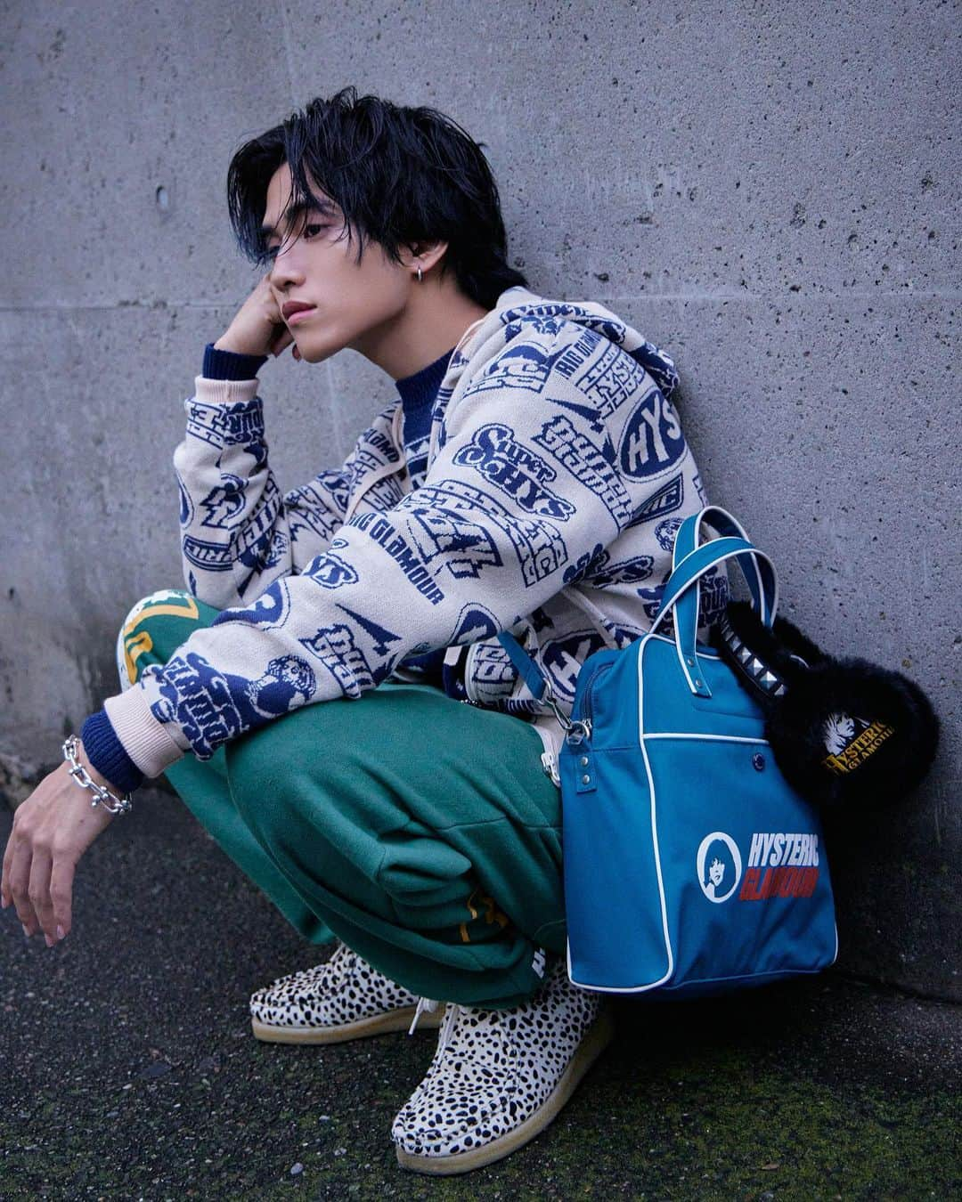 しゅんさんのインスタグラム写真 - (しゅんInstagram)「Hi! 😉  🎧👔🧳👖👟 : @hystericglamour_tokyo 📚 : @drop_tokyo  📸 : @ttontonnz  #hystericglamour #droptokyo #tiktok #douyin #tiktokjapan #douyinchina #reels #reelsinstagram #帥哥 #viral #china #douyintiktok #douyin #douyinboy #douyinmakeup #douyinchina #ulzzangkorea #ulzzang #ulzzangboy」11月15日 21時42分 - oshima_bro