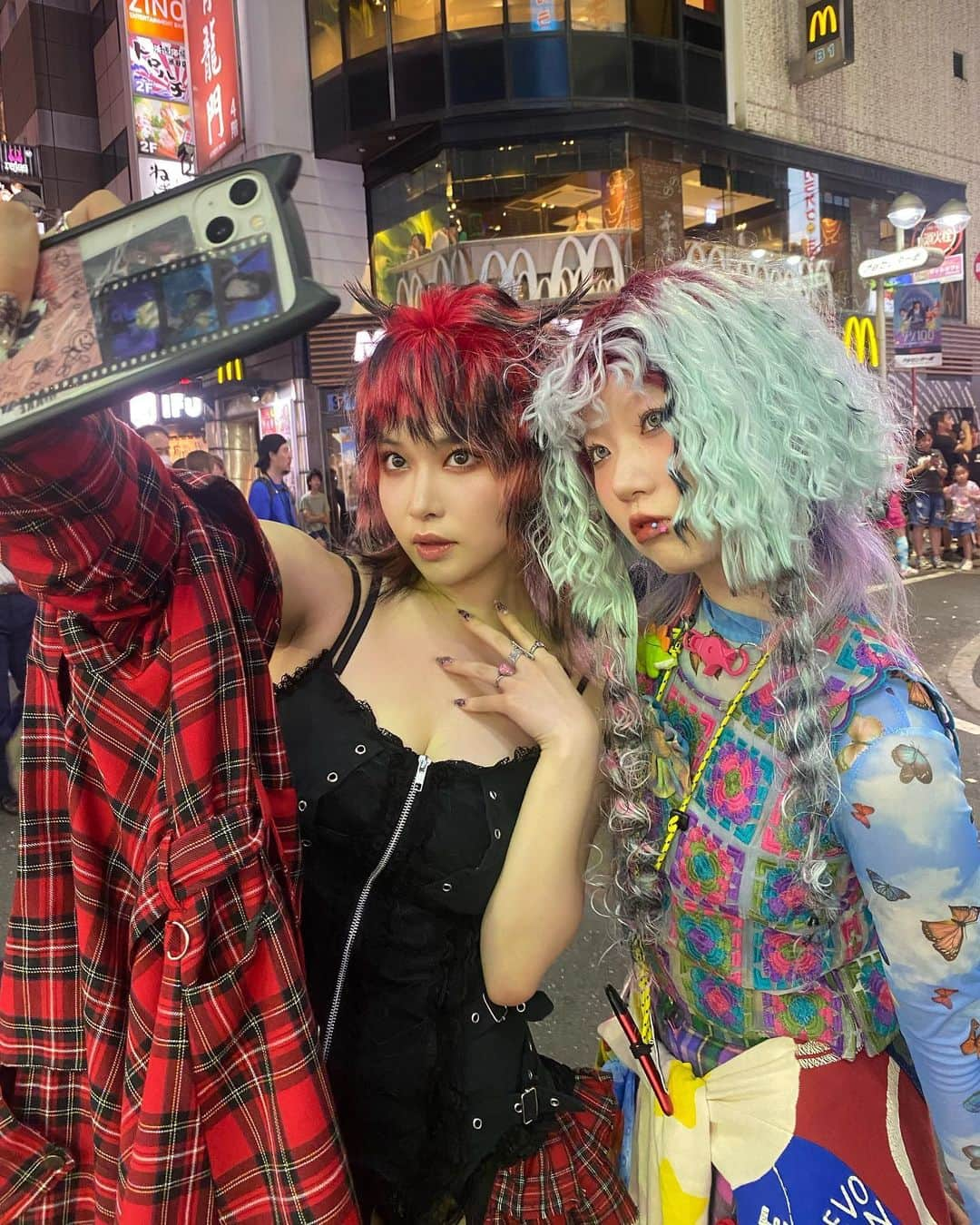 なつかのインスタグラム：「この日はひさしぶりに 人間界に遊びに行きました😈👻  いつ来ても渋谷は飲み過ぎな街です。  It's a town where people drank too much🤮」