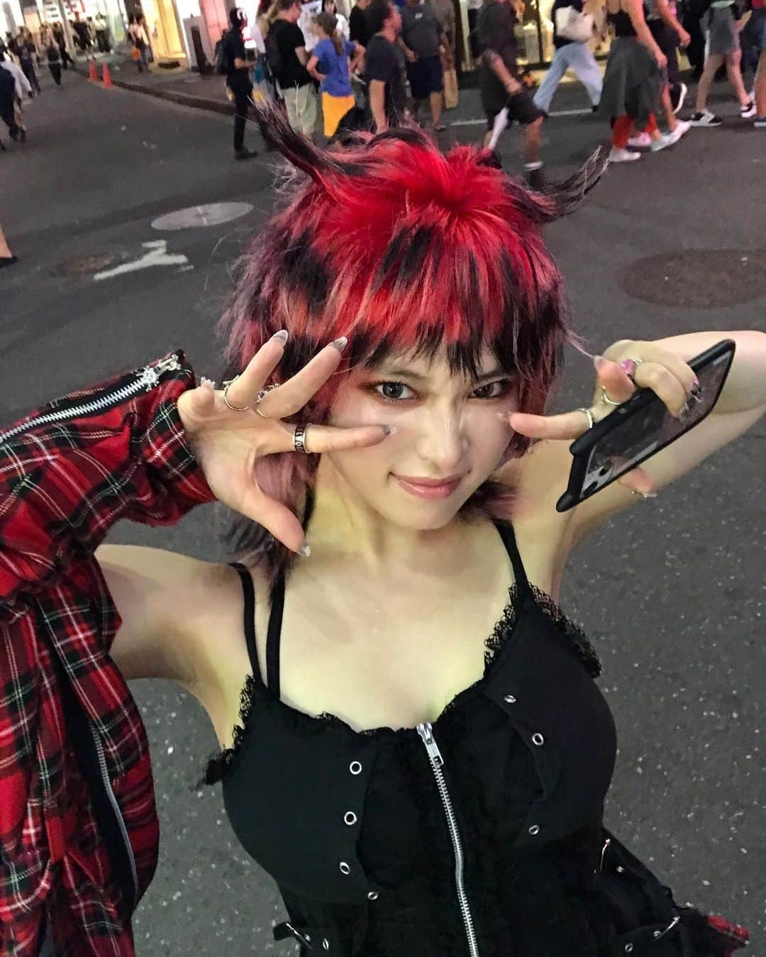 なつかさんのインスタグラム写真 - (なつかInstagram)「この日はひさしぶりに 人間界に遊びに行きました😈👻  いつ来ても渋谷は飲み過ぎな街です。  It's a town where people drank too much🤮」11月15日 21時45分 - natsucaos2