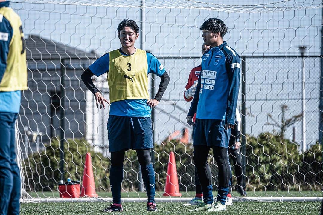 横浜FCさんのインスタグラム写真 - (横浜FCInstagram)「11月25日に向けて。  #yokohamafc #横浜FC #JLEAGUE #Jリーグ #HAMABLUE #決めるのは自分たちだ」11月15日 21時55分 - yokohamafc_official