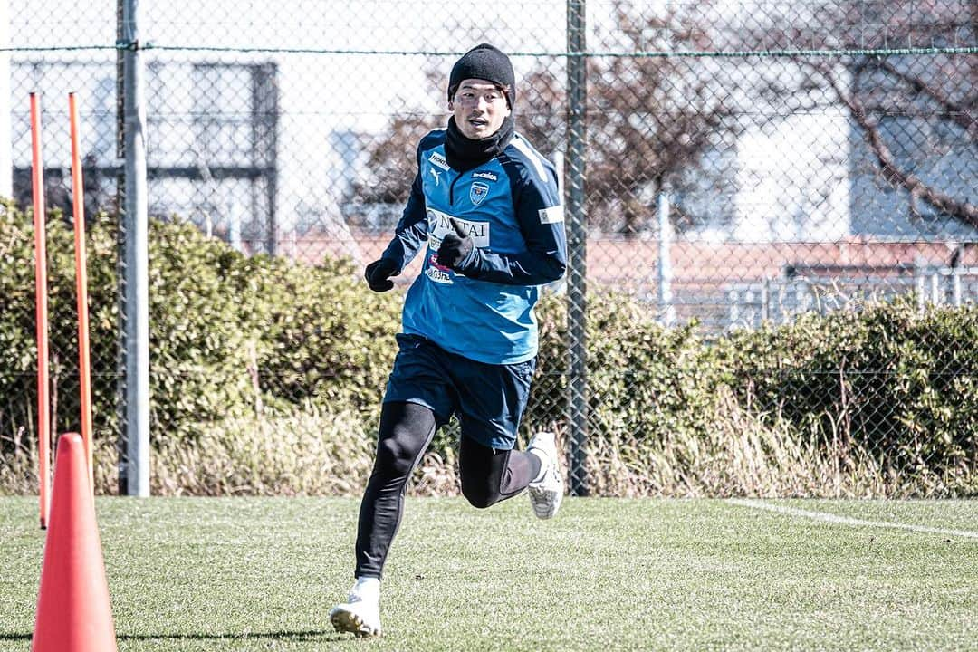 横浜FCさんのインスタグラム写真 - (横浜FCInstagram)「11月25日に向けて。  #yokohamafc #横浜FC #JLEAGUE #Jリーグ #HAMABLUE #決めるのは自分たちだ」11月15日 21時55分 - yokohamafc_official