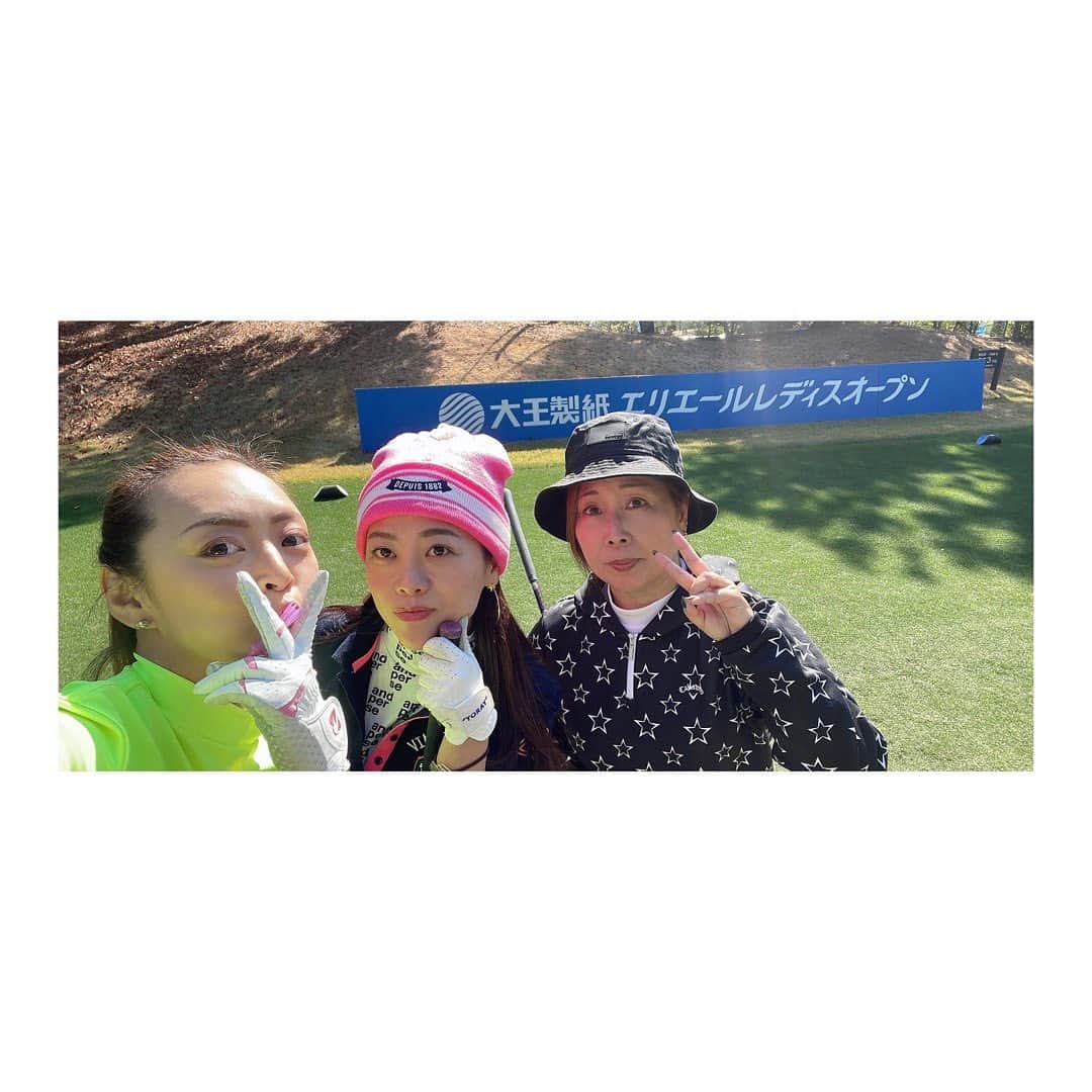 みかんさんのインスタグラム写真 - (みかんInstagram)「先日、何年ぶりかに行ってきたのよ〜⛳️ エリエールゴルフクラブ松山さん✨ 久々な割にはこの日はトリを打つ事なく 纏まった内容ですごく気持ちよく回れました🏌️‍♀️ ただ、ショートホールでの1オン3パットは悔やまれる😭 そして！そして！待っておりました👏 地元愛媛で開催‼️なんと明日から JLPGA第42回大王製紙エリエールレディース オープンが始まるのよね〜⛳️ 楽しみすぎるよ〜🙌 今年こそは生観戦したかったけどスケ合わず🥺 でも、大丈夫🙆‍♀️私は全試合を見るために DAZNにも入ったのです😆😆😆 いよいよ今シーズンも残りもあと2試合か💦 誰が賞金女王になるんだろ〜⁉️ 目が離せない戦いだわね😉 ただいま、私の趣味は完全にゴルフです(笑) 来年はものまねゴルフタレントとゆう肩書き目指して 頑張ります(笑) 女子プロの方もモノマネも取得中😆 ゴルフもモノマネもダブルで仕上げていきます🍊  #エリエールゴルフクラブ松山 #第42回大王製紙エリエールレディスオープン  #開催地は松山 #JLPGA #ものまねみかん #ゴルフ大好き #今のところ女子プロ３人はモノマネできます #打ち方もマネ出来ればいいんだけど #それは無理」11月15日 21時48分 - mikan02241984