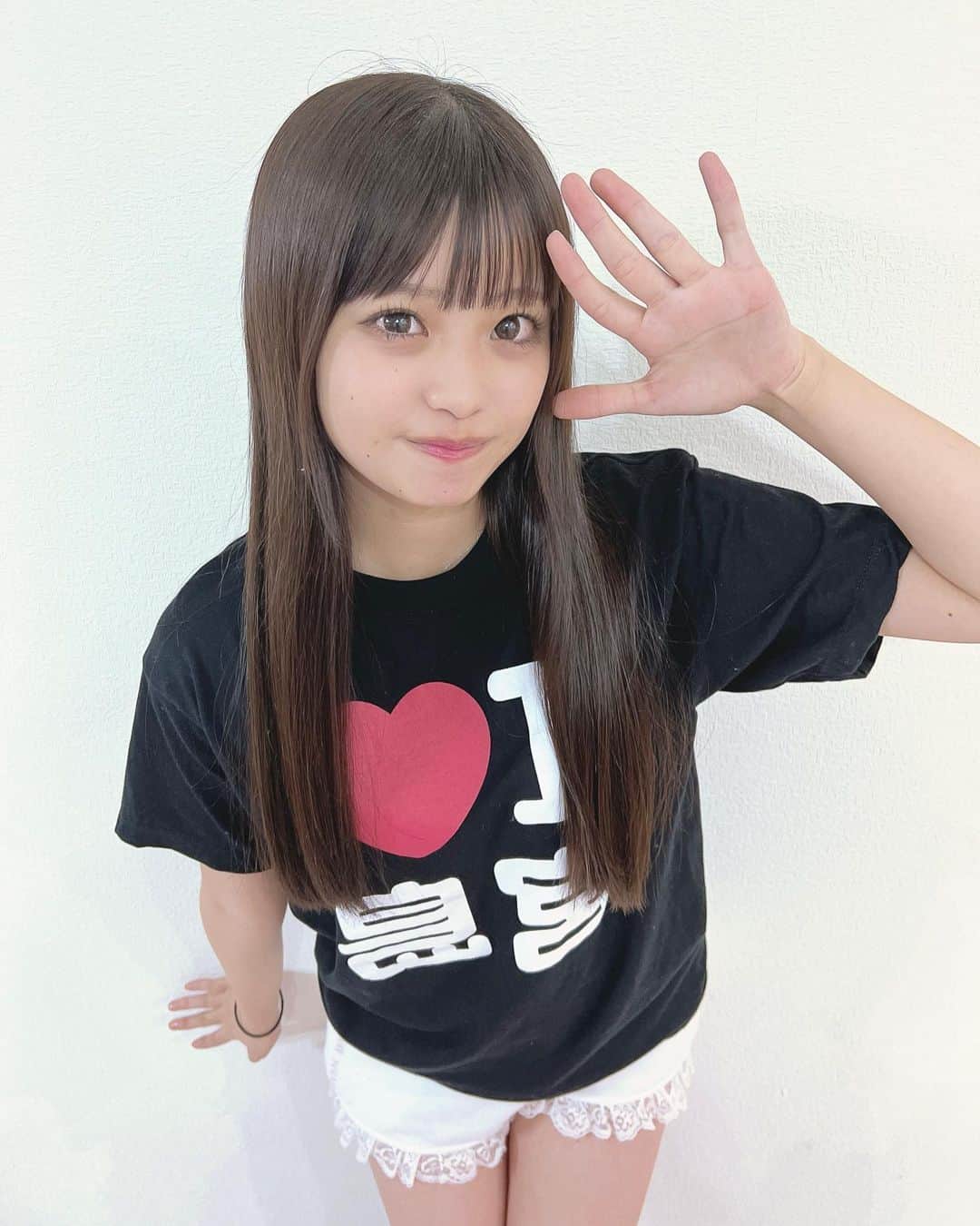 杉井美咲のインスタグラム：「宮島で買ったTシャツ！🦌⛩️💘  友達とお揃いなの！みんなも宮島行ったら買ってみて🎵❤︎ ・ ・ #jk #sjk #jk2 #jkブランド #jkの素敵な思い出 #07 #杉井美咲 #女子高生ミスコン #高一ミスコン」