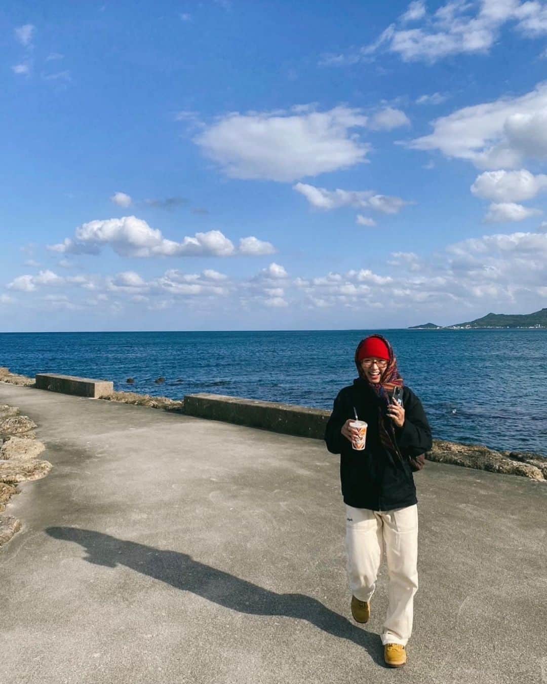 Rioのインスタグラム：「沖縄は私にいつもGood Vibesをくれます🗣️🌴🌈 そして、どこへ行っても毎度違う楽しみをくれる大空！ありがとう🌼🥹❤️ 最高なOKI Trip ♡♡ 遊んでくれた皆さまありがとうございました🫱🏽‍🫲🏾🫶🏾」