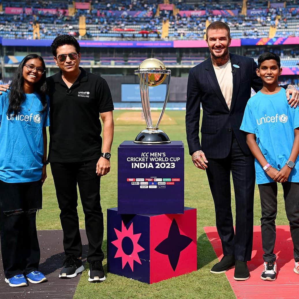 デビッド・ベッカムのインスタグラム：「What an incredible atmosphere… Thanks to @unicef and @sachintendulkar for making me so welcome at the Cricket World Cup 🏏🏆 These fans have such amazing energy 👏🏼 #CWC23」