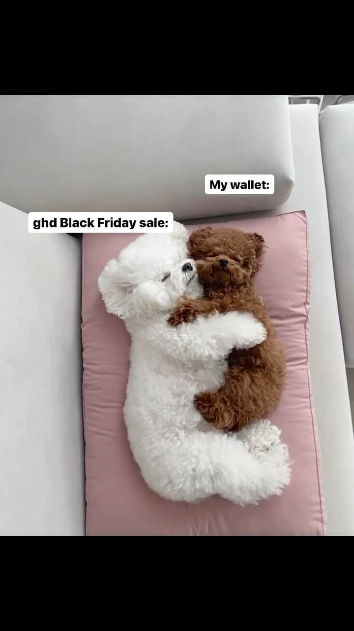 ghd hairのインスタグラム：「The calm before the storm 👀 The Black Friday countdown is on, set your reminders! ☝️🔔 See you on Friday 🤍  #ghd #ghdhair #blackfriday #blackfridaysale #haircareblackfriday #haircaredeals」