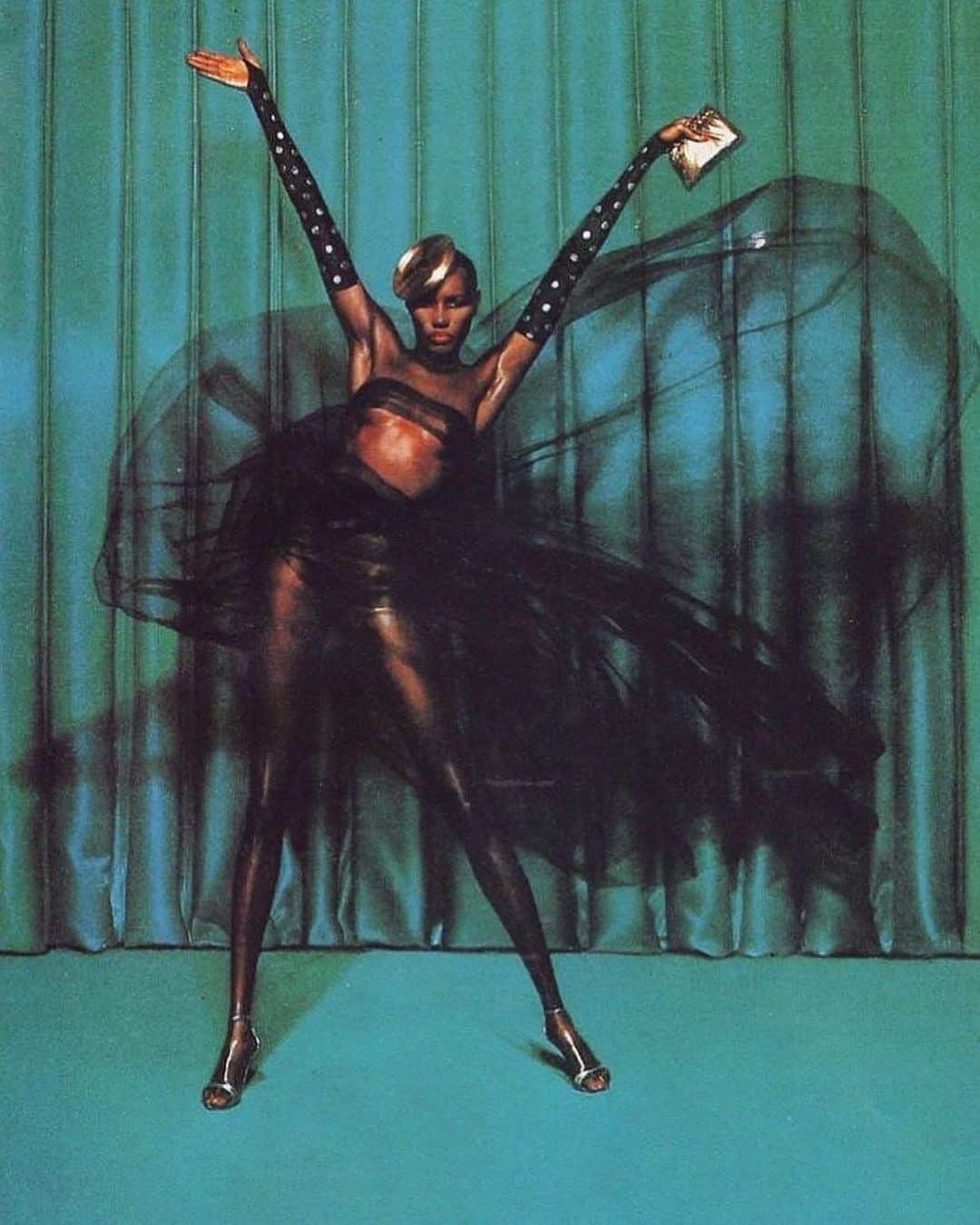 パット・マグラスのインスタグラム：「I'm not like a normal woman, that's for sure. - the LEGENDARY @gracejonesofficial in “Jungle Fever” by #JeanPaulGoude⚡️⚡️⚡️ #inspiration #patmcgrathlabs #DARKSTAR006V4」