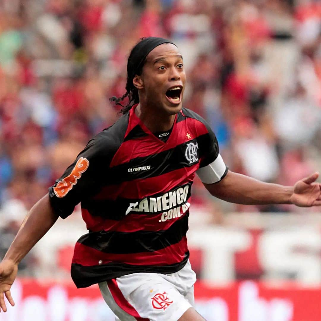 ロナウジーニョのインスタグラム：「128 anos do mengão!!! Parabéns @flamengo 🔴⚫🤙🏾」