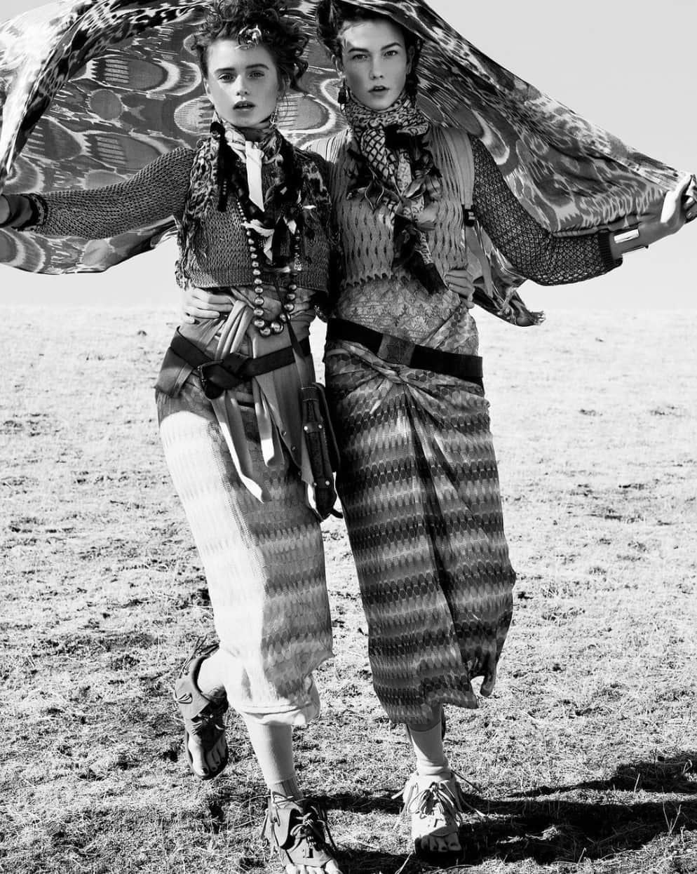 アーサー・エルゴートのインスタグラム：「@abbeylee and @karliekloss at the Lane Ranch & Co @voguemagazine 2009.⁠ Fashion Editor: @tonnegood⁠ Hair: @jimmypaulhair⁠ Makeup: Yumi⁠ Set Design: @marlaweinhoff⁠ Producer: Yasuko Austin」