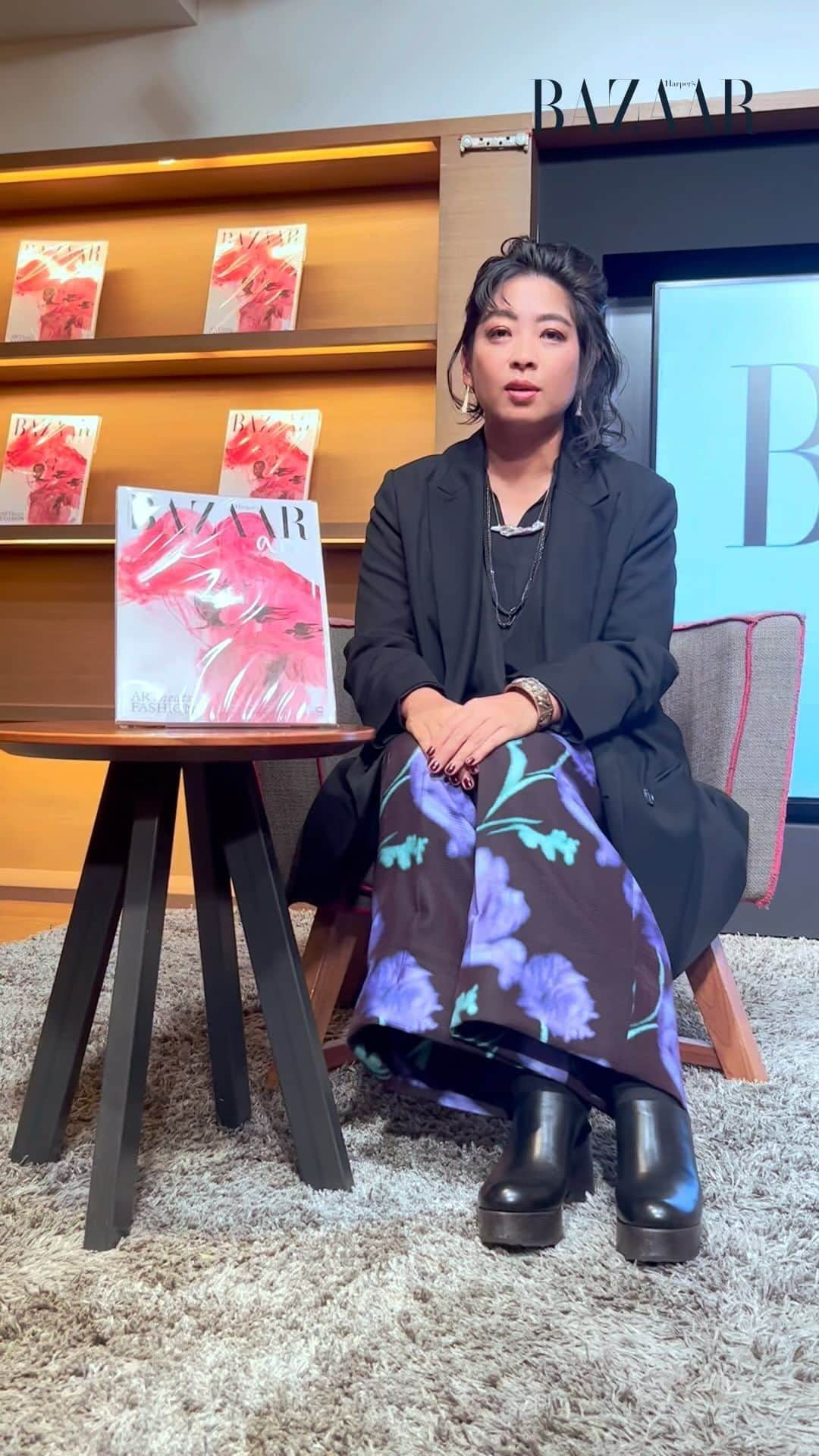 Harper's BAZAAR Japanのインスタグラム：「『Harper’s BAZAAR Art（ハーパーズ バザー アート）』創刊を記念し、誌面にも登場してくれた文筆家・内田也哉子さんをゲストに、スペシャルトークセッションを行った。 撮影で伊ミラノにあるプラダ財団を訪れて感じたことやアートの楽しみ方など、裏話も満載のトークセッションの様子は、レポートをチェックして✨」