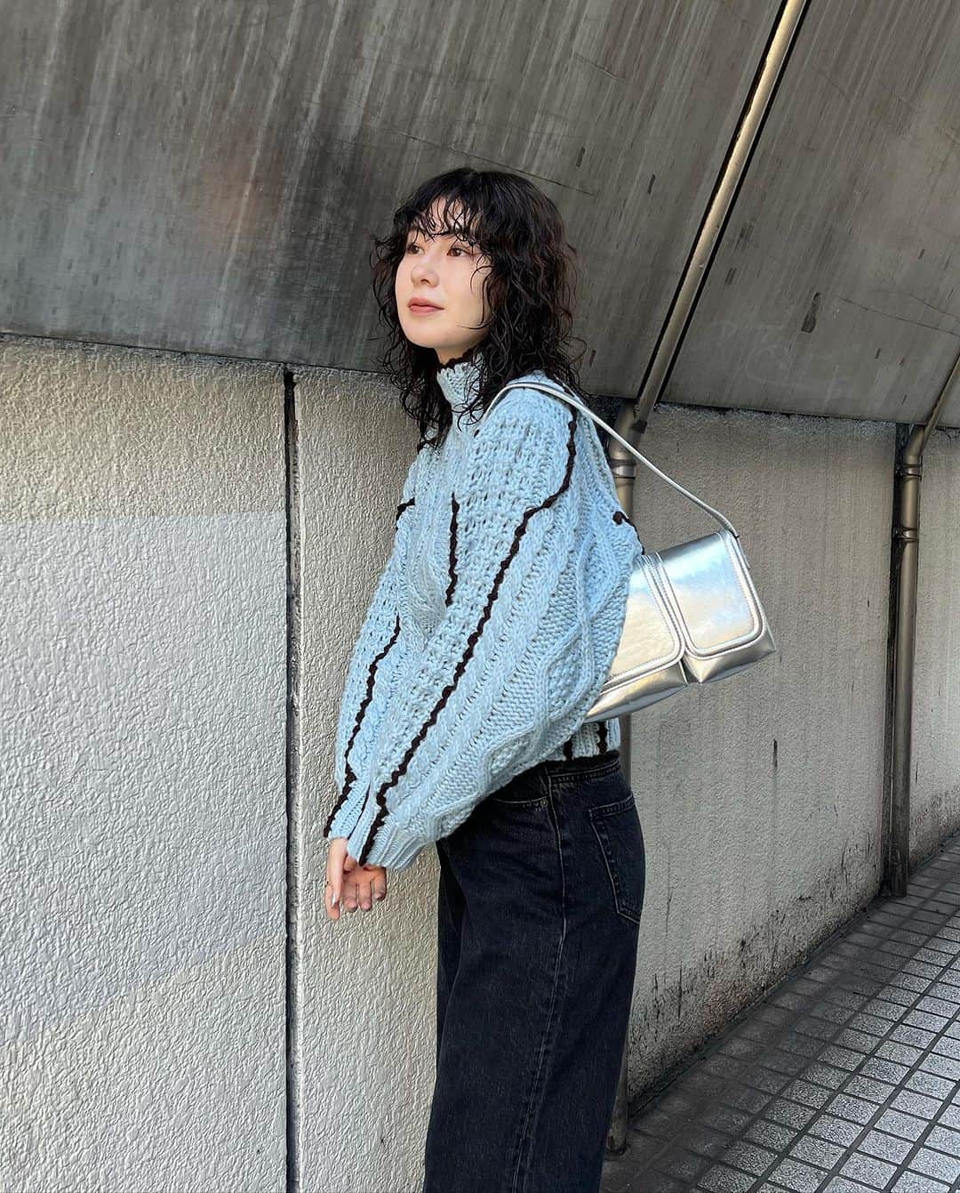 MOUSSY SNAPさんのインスタグラム写真 - (MOUSSY SNAPInstagram)「#MOUSSYSNAP @lis_a0824 173cm  ・STITCH CABLE KNIT(010GAS70-5970) ・CROSS WAIST WIDE STRAIGHT(010GA211-5610) ・POINTED SHORT BOOTS(010GA652-5750) ・MANY POCKET HANDBAG(010GAT51-5410) 全国のMOUSSY店舗／SHEL'TTER WEBSTORE／ZOZOTOWNにて発売中。  #MOUSSY #MOUSSYJEANS」11月15日 22時05分 - moussysnap