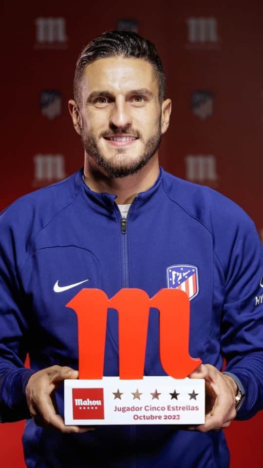 コケのインスタグラム：「🏆🌟 @Koke6, ganador del premio #JugadorCincoEstrellas del mes de octubre en  @futbolmahou.  ❝Estoy en un momento dulce de mi carrera❞.  ¡Enhorabuena, capitán! ❤️🤍」