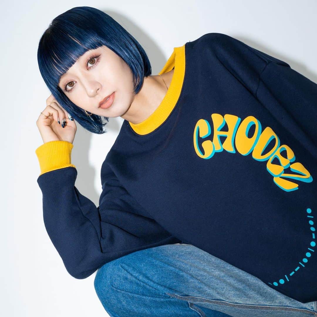 輝生かなでのインスタグラム：「Chodez produced by KazuyaNaraki   produce @kazuyanaraki  brand @chodez_official  photo @kat2sun   #モデル  #青髪  #韓国カラー  #ブルーヘアー  #ボブ」