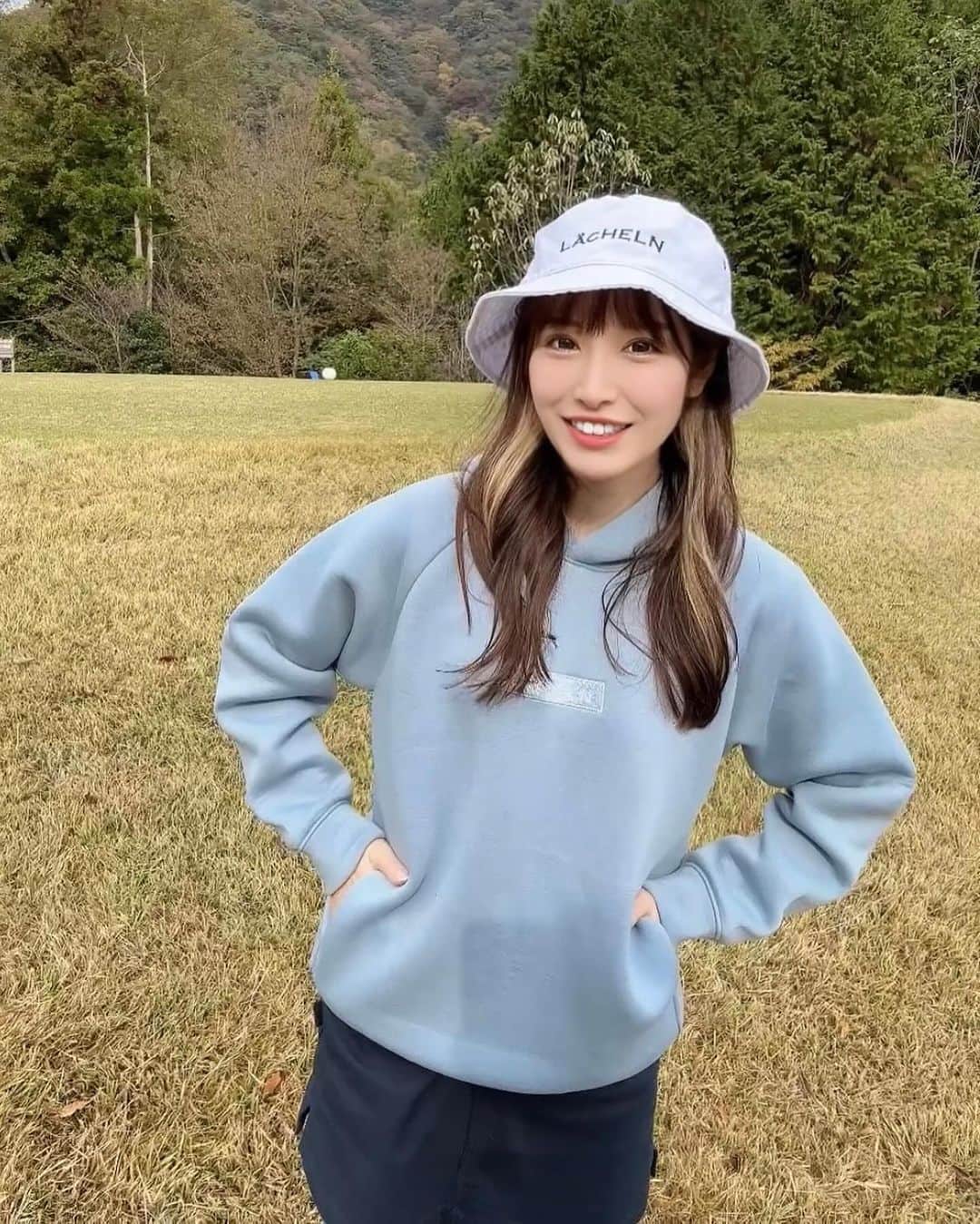 めるのインスタグラム：「お気に入りのパーカー🩵 @lacheln_official_   今更ながら弾道のラインでるやつにハマりそう❤️ 変なところに飛んでもボール見つかりそうだよね🫢  最近、急に寒くなったね💦 寒いの苦手だからこれ以上やめてほしい🥹  みんな風邪ひかないように気を付けてね🤧🍀」
