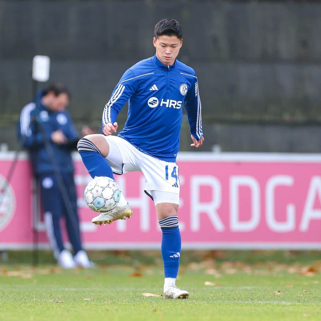 シャルケ04さんのインスタグラム写真 - (シャルケ04Instagram)「🥵 #PSVS04  . . . #S04 #Schalke04 #PSVEindhoven #PSV #Testspiel #Matchday #Soccer #Knappen #Königsblau  #EinLebenLang #🔵⚪」11月15日 22時17分 - s04