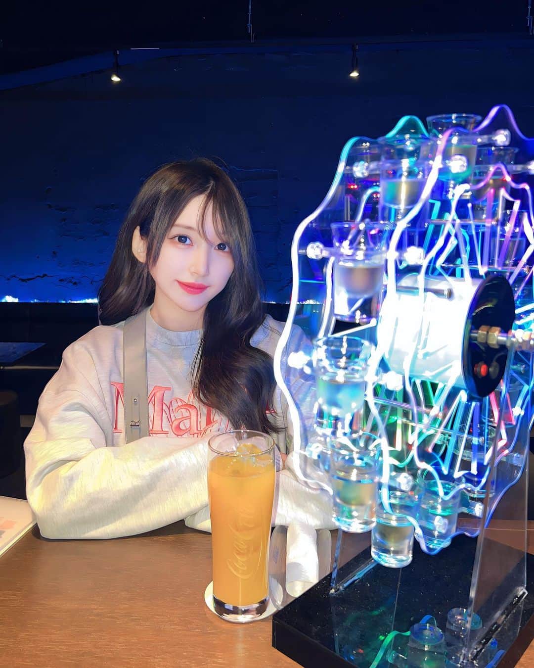 雛咲のあのインスタグラム：「. . フィリアでは絶対に お目にかかれない テキーラ観覧車🤣🧡✨ 酔った勢いで頼んだらしい🫶 . . @oresuta.sapporo さんにて✨ 生演奏でカラオケが 出来ちゃいます🥰❤️ お店も広くて団体様にもオススメです🫶 . . 雛咲のあ.」