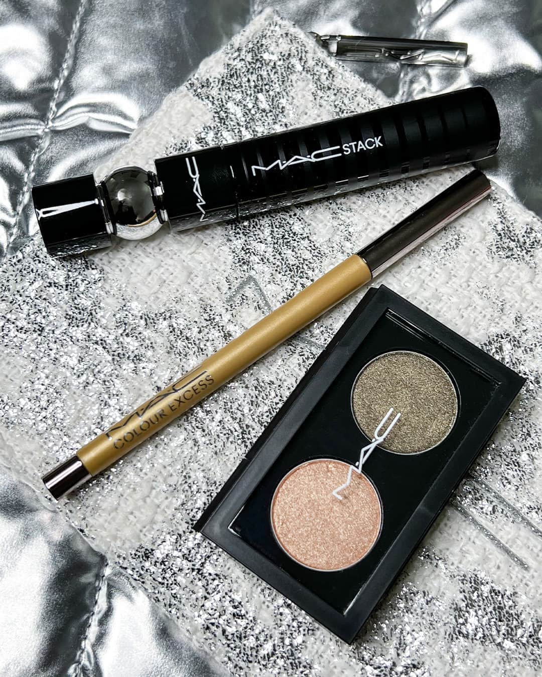M·A·C Cosmetics UK & Irelandのインスタグラム：「BYOB - Bring Your Own Bubbly 🥂  The limited-edition Snowtrance Eye Kit is the perfect plus one for any festive occasion this season. Featuring an eyeshadow duo with two shades in a Frost texture, a bestselling M•A•CStack Mascara AND Colour Excess Gel Pencil Eyeliner. Worth £87, grab yours for £55!   Tap to shop NOW!  #MACCosmeticsUK #MACHoliday #MACBizarreBlizzard」