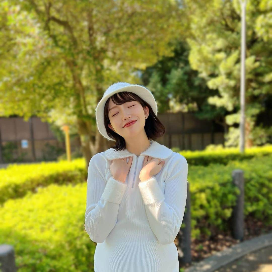 中島亜莉沙さんのインスタグラム写真 - (中島亜莉沙Instagram)「寒くなってきた日の ふわふわゴルフコーデ☁️ @newbalancegolf_japan   胸元の刺繍カラーが可愛いの🩵 襟のふわふわで手も暖めれちゃう🤲🏻  #newbalance #newbalancegolf #ニューバランス #ニューバランスゴルフ #ゴルフ #ゴルフウェア #ゴルフコーデ #スポーツウェア #ゴルフ女子 #コーデ紹介 #冬コーデ #マタニティコーデ  #マタニティゴルフ #golf #골프　#골프여자　#尔夫球 #高尔夫」11月15日 22時32分 - arisan_days