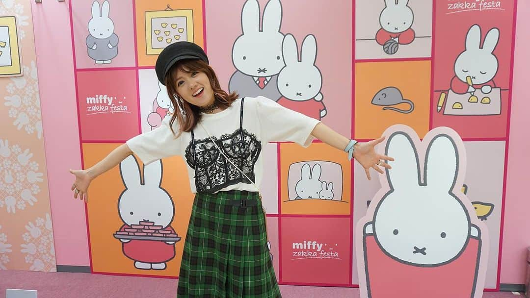 AIMIのインスタグラム：「miffy zakka festa 2023 だいすきなミッフィに包まれて幸せ〜💓 時間差投稿となってしまいましたがフェスタでのテンション爆上がりなyoutubeショートも投稿してます☻  #AIMI#miffy#miffyzakkafesta」