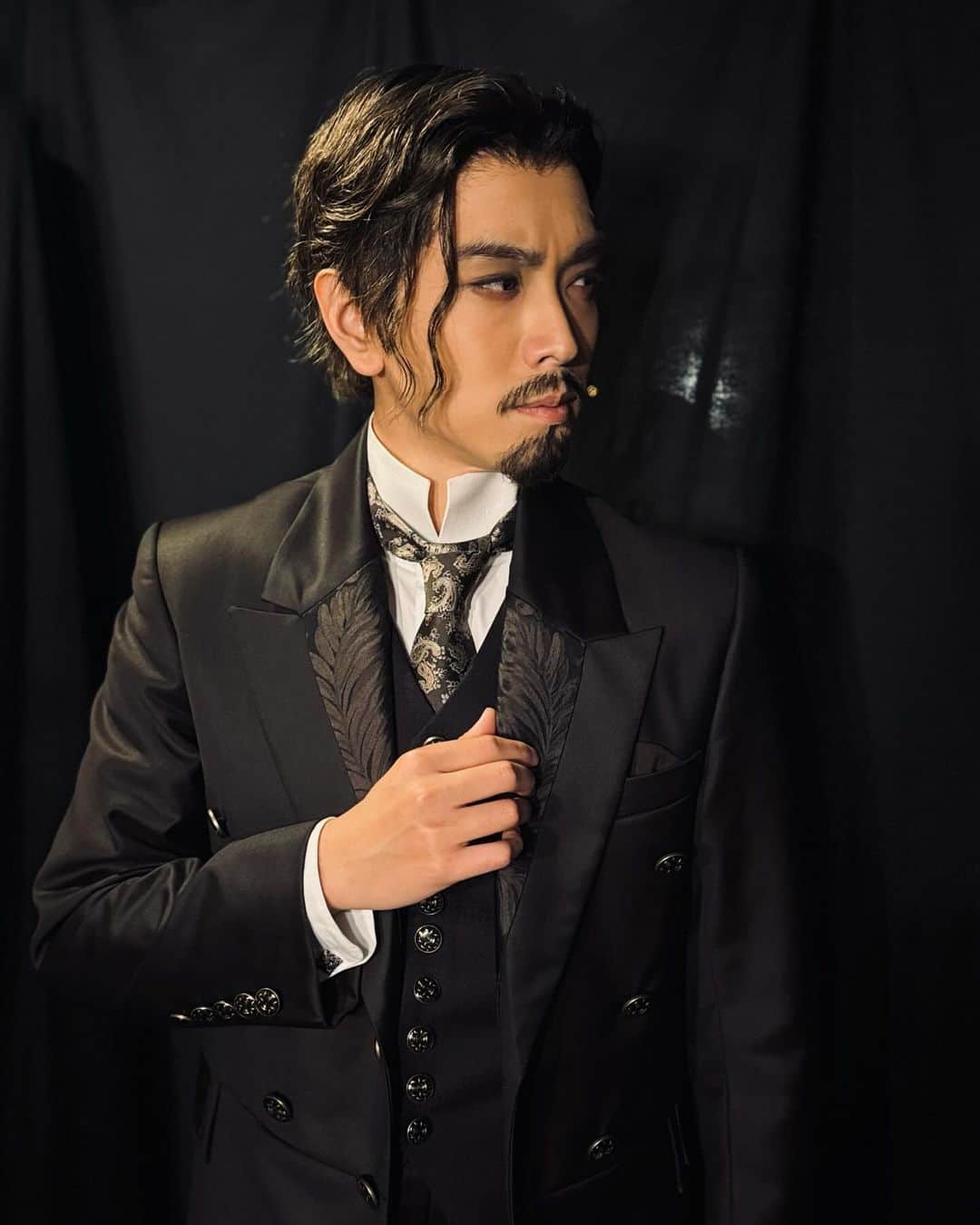 黒羽麻璃央のインスタグラム：「#LUPIN 本日もありがとうございました。  毎日楽しく演じさせて貰ってます。 ありがたいことですね！  また明日よろしくお願いします^ ^」