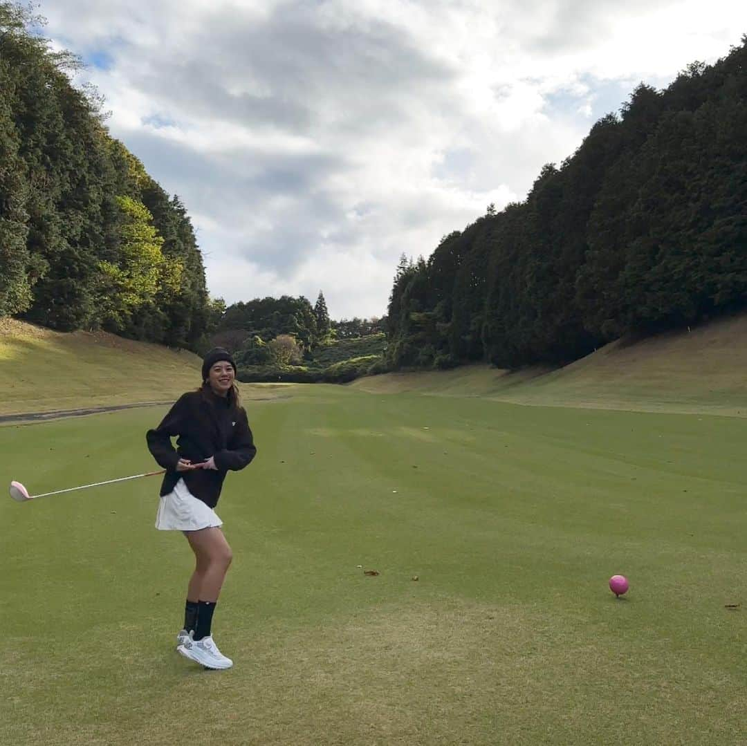 Asano Minamiさんのインスタグラム写真 - (Asano MinamiInstagram)「ゴルフ⛳️全然上達しないからちょっと嫌いになってきたけど、コースまわるのは楽しくて、ちょっと好きになってる☝️👇」11月15日 22時48分 - minami_asano