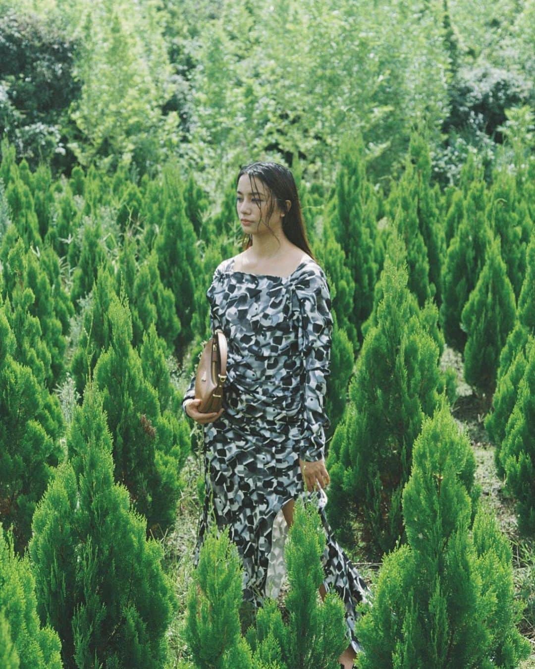 高橋メアリージュンのインスタグラム：「PRADA × Maryjun Takahashi  本編はwebでお楽しみください ↓  @inrededitor  @prada」