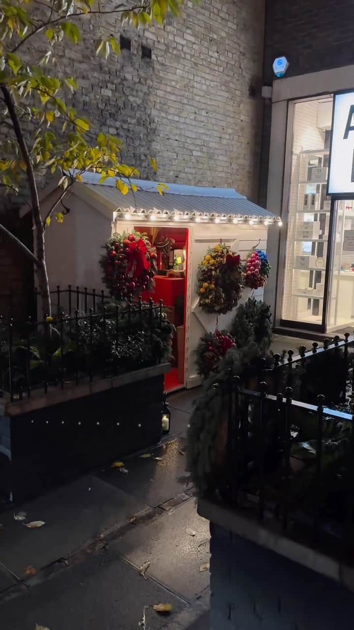 アニヤハインドマーチのインスタグラム：「A new festive addition to the #AnyaVillage, our own wreath hut. Each unique design is crafted by legendary florist Rob Van Helden, with a festive Anya twist. #AnyaHindmarch」