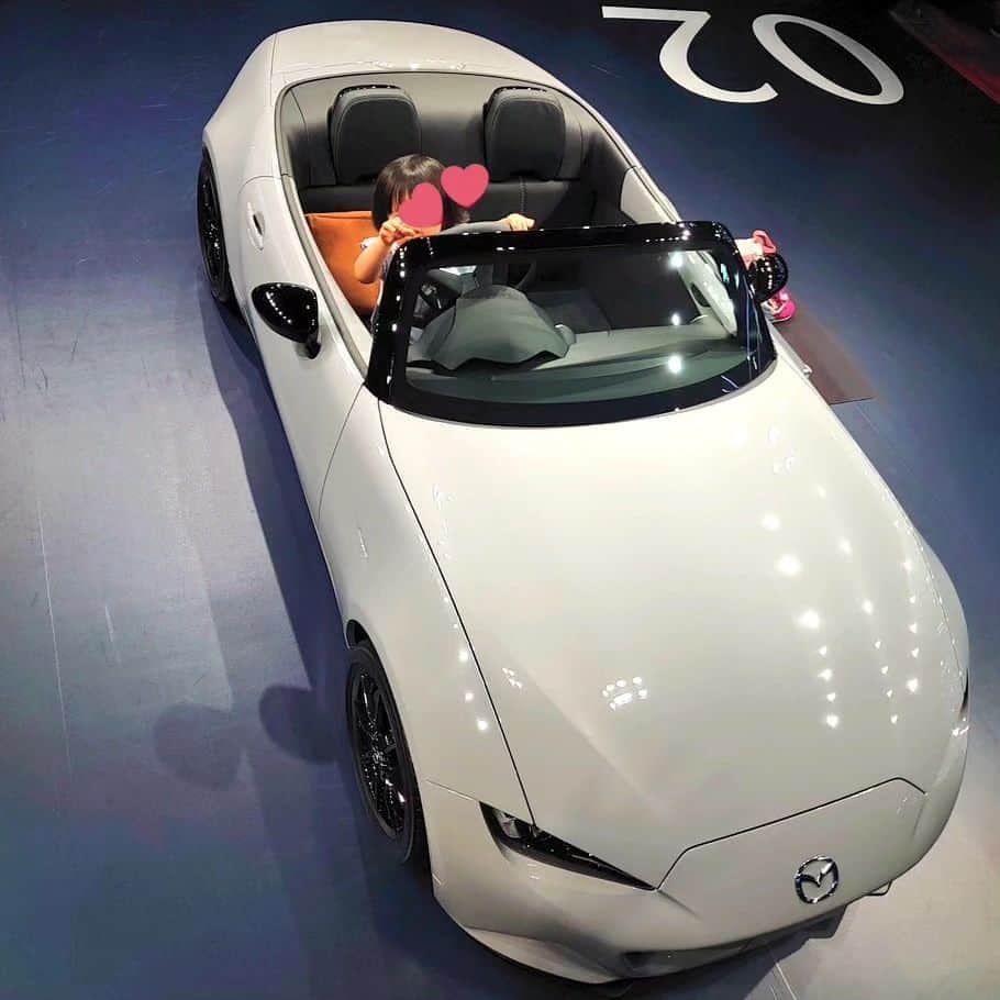 矢田部ゆかのインスタグラム：「ジャパンモビリティーショー2023🚘  期間中111万人が来場しただけあってすごい人😂 子連れがめちゃくちゃ多かったのもビックリ😲 車はお隣駅の青海北臨時駐車場に停めていったので思ったよりスムーズだった😃  娘も楽しめたかな🙈  #ジャパンモビリティーショー2023 #ジャパンモビリティーショー」
