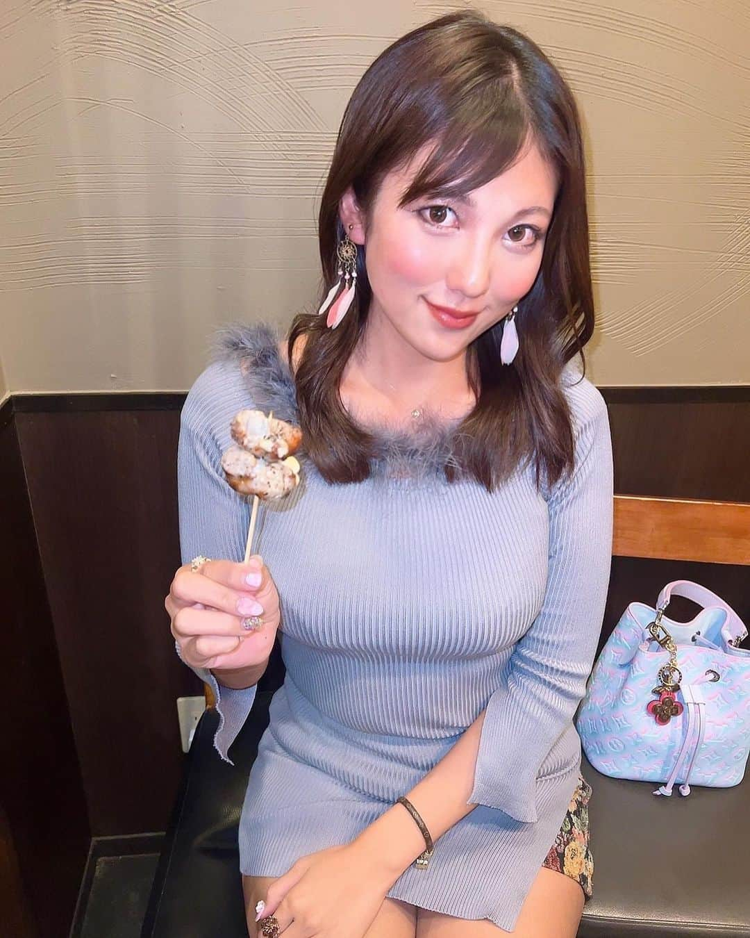 神谷麻美さんのインスタグラム写真 - (神谷麻美Instagram)「#博多もつ鍋#灯り家 へ行ったよ❤️🍲   #もつ鍋 良いよね🥰💖美味しいっ❤️✨  #もつ おかわりしたぁ☺️❤️✨️  ごぼう明太ポテトサラダが、自分で作る式だったよ❣️面白いっ☺️🎶  馬肉ユッケ、馬刺しも美味しかったぁ❤️✨️   #九州料理 が楽しめるお店だよ❤️🍶✨️  @akariya.yotsuya  #博多もつ鍋灯り家  #四ツ谷グルメ #四谷三丁目グルメ ＃四谷三丁目居酒屋＃四ツ谷居酒屋＃四谷もつ鍋#新宿区居酒屋」11月16日 9時39分 - asamice428