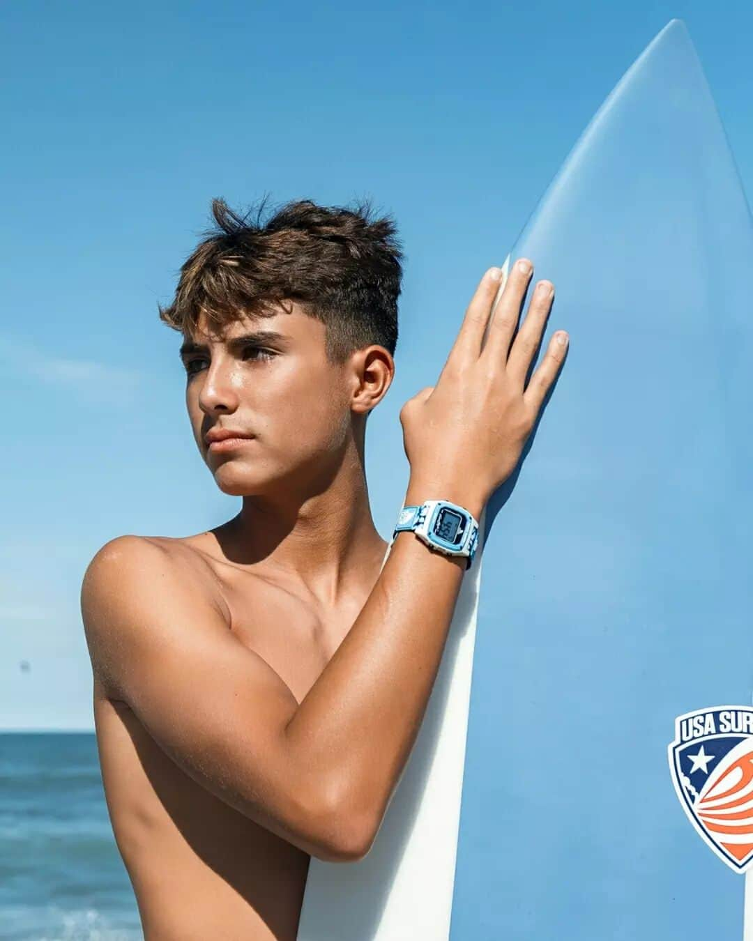 フリースタイルさんのインスタグラム写真 - (フリースタイルInstagram)「🏝️ Escape to island time with the ⚡NEW⚡  Blue Hibiscus #SharkWatch, part of our Hibiscus series 🌺. Bold blooms capture the vivid hues of paradise. This watch will add a pop of island spirit to your days. The tropical pattern pairs perfectly with casual outfits, adding a dash of paradise anywhere you go 🌊 @freestylewatches   _ #myfreestylewatch #surfinglife #surfingtime #watchoftheday #watch #hibiscus #hawaiilife #floralprint #watchpics」11月16日 8時36分 - freestylewatches