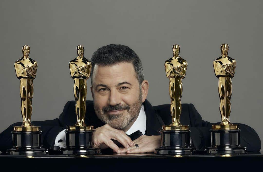 ジミー・キンメルのインスタグラム：「I am enthused to announce that I am returning to host the #Oscars on Sunday March 10th. Please keep it between us, thanks. @TheAcademy」