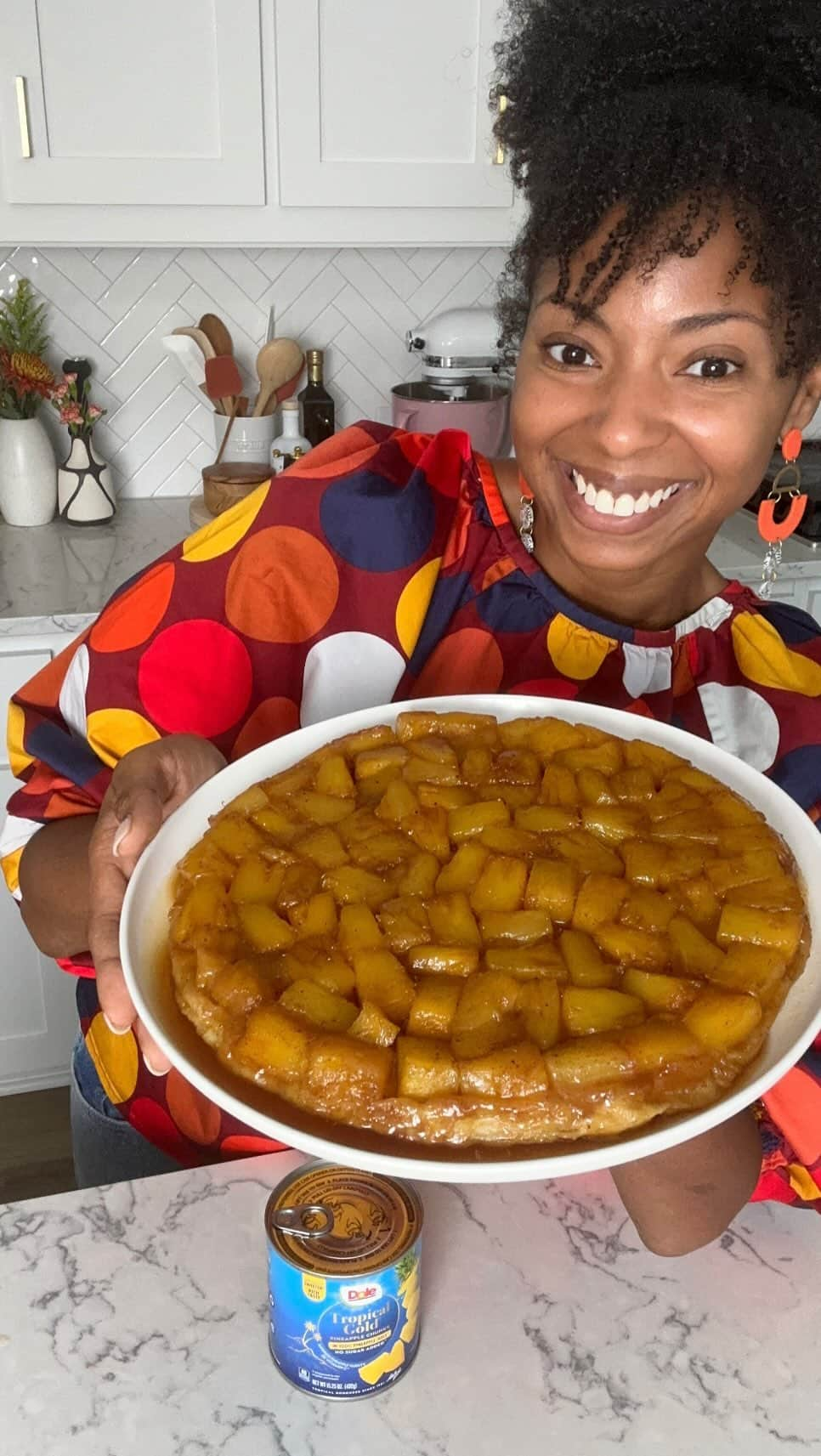 Dole Packaged Foods（ドール）のインスタグラム：「#sponsored Kick off your holiday celebrations with my Pineapple Tarte Tatin, where @dolesunshine Tropical Gold brings a sweeter twist to your festive dessert table!  Bursting with caramelized pineapple and flaky buttery pastry, each bite combines warmth, and sweetness.. Golden, rich in vitamin C, and perfect with a scoop of ice cream, it’s not just a dessert, it’s a slice of joy straight out of the can!  #DoleCannedPineapple #DoleSunshine #CanItPineapple #TarteTatin #PineappleUpsideDownCake  RECIPE: Makes 6 servings  Ingredients 1 sheet frozen puff pastry, thawed, but cold 2-15 ounce cans DOLE® Tropical Gold Chunks, drained 1/2 cup light brown sugar 1 tablespoon reserved pineapple juice from DOLE® Tropical Gold Chunks can 2 tablespoons unsalted butter, cold, cubed ¼ teaspoon ground cinnamon 1/8 teaspoon ground nutmeg 1/8 teaspoon kosher salt  Directions 1. Preheat oven to 375F. Place rack in top third position. 2. Roll puff pastry into 10 ½ x 12 inch square. Turn 10-inch nonstick pan upside down on top of the puff pastry. Using a sharp knife, cut around the pan, creating a 10-inch circle of puff pastry. Place on a large flat plate or pan and chill in the freezer. 3. Over medium heat, place brown sugar and pineapple juice in the same 10-inch pan. Heat for 3-4 minutes until sugar has dissolved and is bubbling vigorously. 4.Carefully add in cold butter and cook for an additional 3 minutes.」