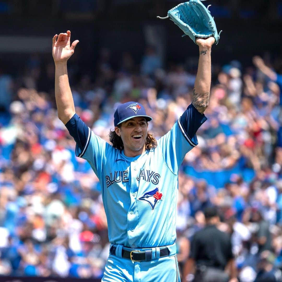 トロント・ブルージェイズさんのインスタグラム写真 - (トロント・ブルージェイズInstagram)「✨ A GAUSome year for our Ace ✨ Kevin finishes 3rd in Cy Young Voting 👏」11月16日 9時01分 - bluejays