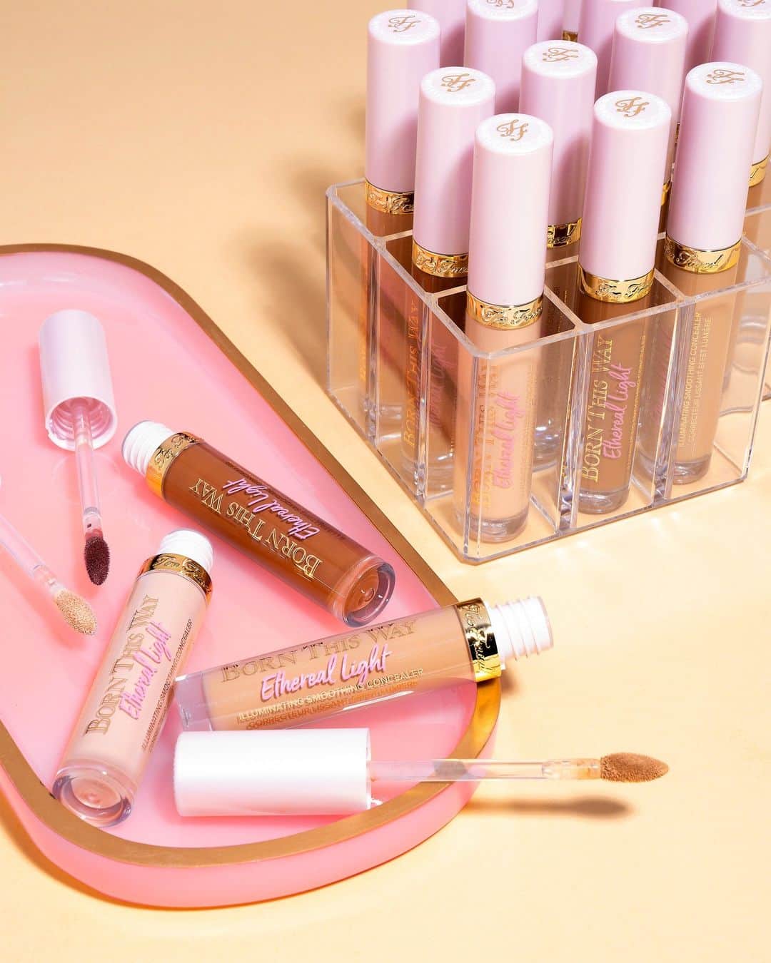 Too Facedのインスタグラム：「we've got you covered babe! 😉✨ Our Born This Way Ethereal Light Concealer glides on skin to camouflage and coverage imperfects while adding a natural luminosity for the most flawless finish! 💖 Available now at @meccabeauty #toofaced #tfcrueltyfree #tfbornthisway」