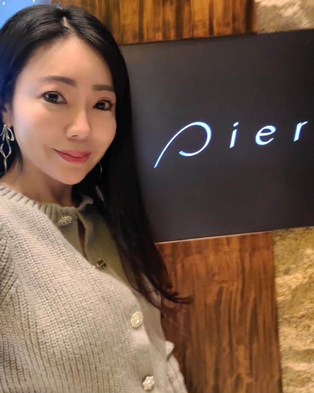 今堀恵理さんのインスタグラム写真 - (今堀恵理Instagram)「インターコンチネンタル大阪 @intercontinental.osaka  ピエールでランチ☀️🍴  昨年の淀川花火大会以来のピエールでした✨昼からシャンパン飲んでご機嫌😃⤴️⤴️  この日のコーデも @shein_japan  @sheinofficial SHEIN's Black Friday Sale 開催中 2023 ブラック フライデー セール 30万点以上の人気アイテムが限定値下げ。  アームスリーブ付きニット  22631718 ボタン付きショートパンツ 22136288  割引クーポン番号：BFJP450 使うと お買い上げ金額1～5,999円まではセール価格より15%OFF、6,000円以上は20%OFFが適用される。 利用期限：〜12月末日  #SHEINblackfriday #SHEINGoodFinds #SHEINforAll  #loveshein #ad #saveinstyle #DazyHyunA」11月16日 9時12分 - eriimahori