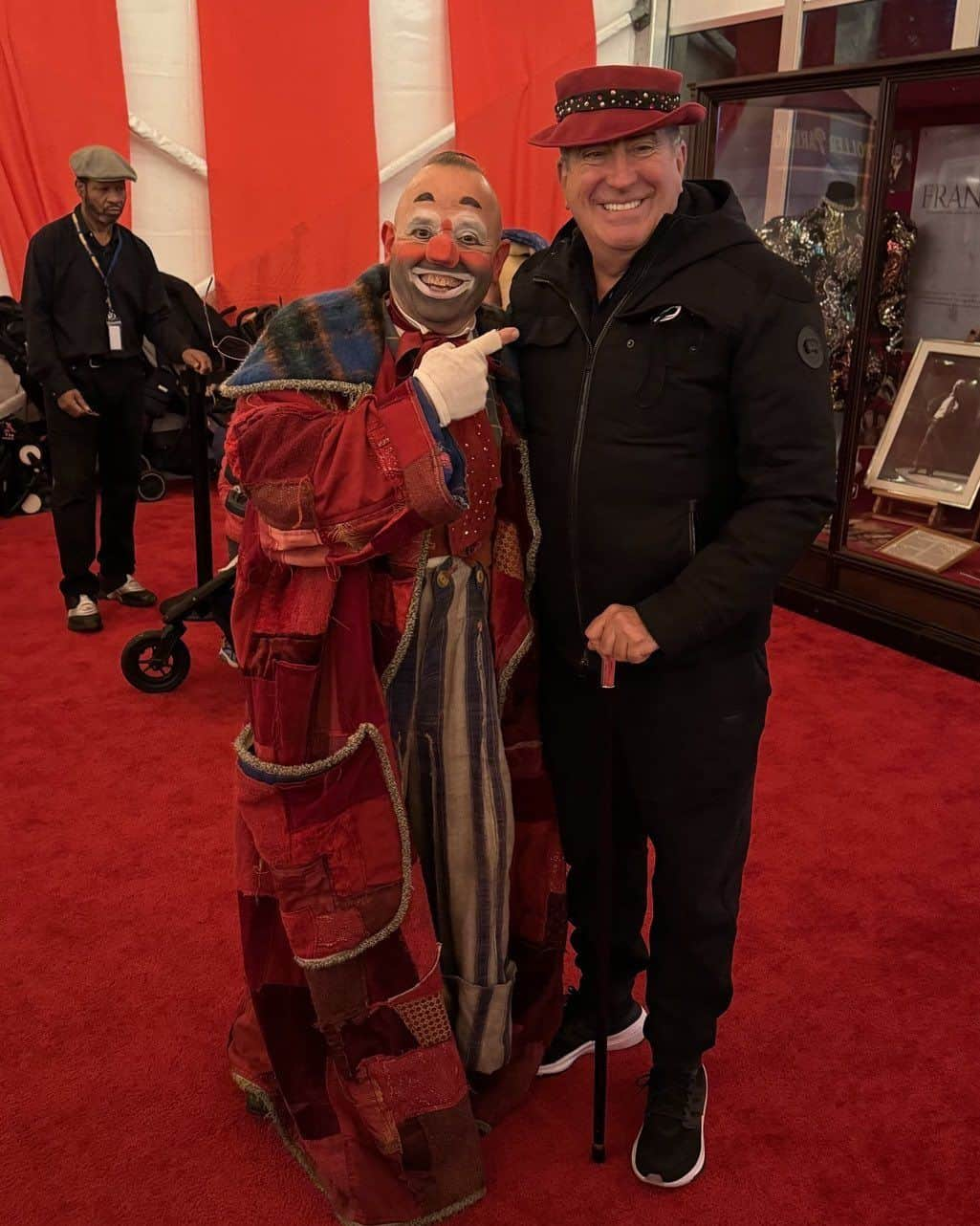 ケニー・オルテガのインスタグラム：「In #nyc and having a ball at @bigapplecircus  under the big top at @lincolncenter 🍎🎪」