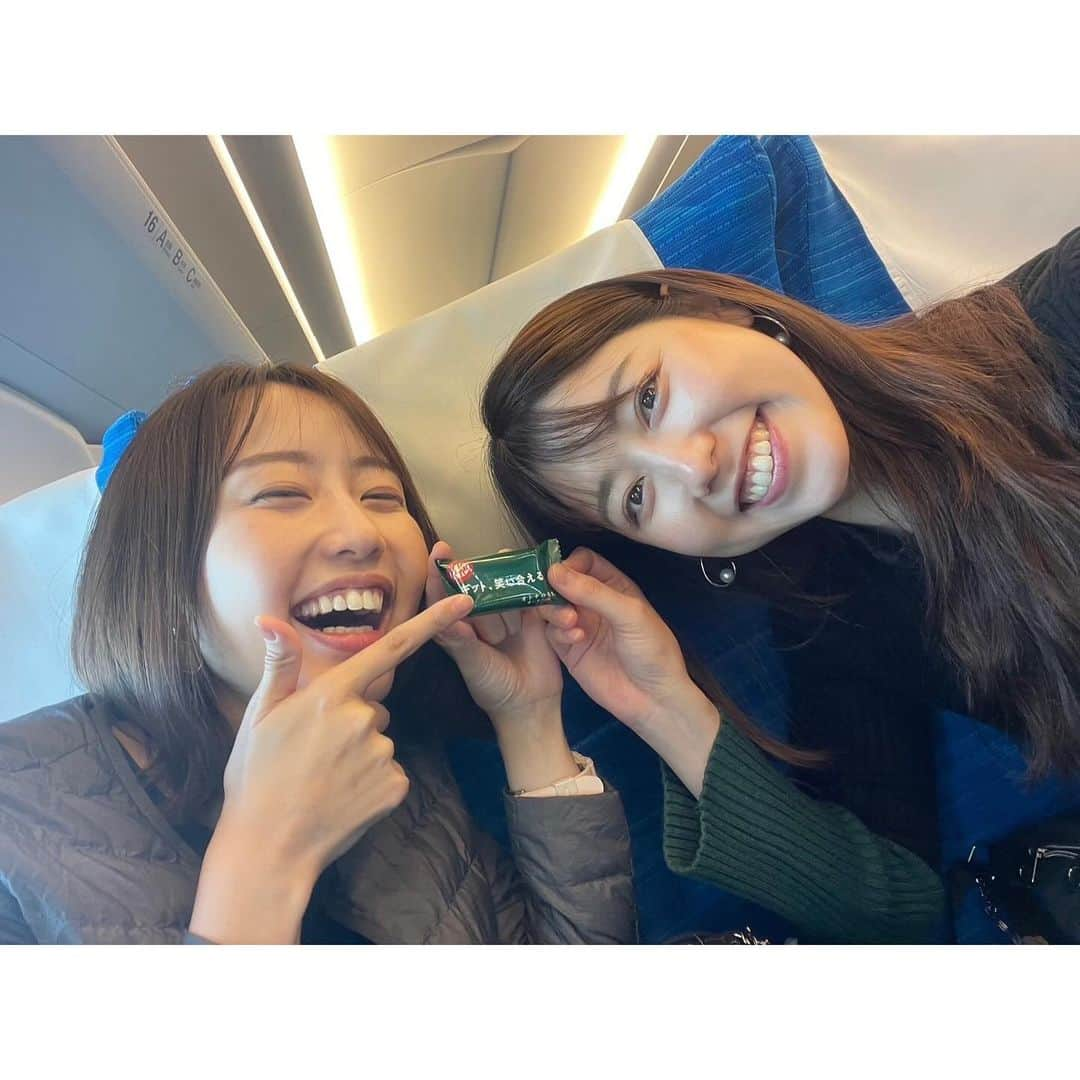 河村綾奈さんのインスタグラム写真 - (河村綾奈Instagram)「同期・夕希ちゃんとグアムへ行ってきました🏝️ 福岡空港から4時間✈️意外と近いんですね〜！！  たぶん滞在時間は36時間くらいしか無かったけど、 絵に描いたような南国で、映画で見たようなゆったり時間。 弾丸なんだけど、のんびりできて、ワクワクして、 何より無茶苦茶しゃべりました。  時折、旅の専属英語教師・中根先生からのレクチャーも！！ こういう時はこう言うんだ😳こう返すんだ😳と、 現地の方とのやり取り全てが勉強になりました。  尊敬する友人であり、黙ってても、話してても、楽しい。 仕事もプライベートもぜんぶ共有できちゃう存在は、 やっぱり貴重です🍀ありがとう！  さて、次の2人旅はどこに行こう？☺️今から相談中です。」11月16日 9時24分 - ayanakawa