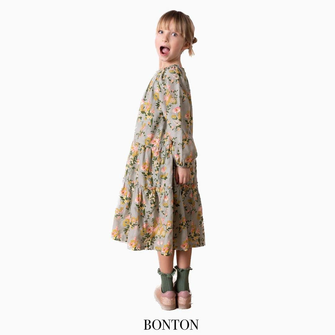 LILI et NENEのインスタグラム：「_BONTON ふんわりゆったりシルエットでちょっとオーバーサイズの印象がカワイイスタイルに！ コート、カーディガンのカラーを選ばないコーデし易い色合いもうれしい！ ■4A〜10Aサイズまでございます。 ． @lilietnene プロフィールリンクよりリリエネネオンラインショップへ ． @lilietnene_paris  大好きなパリの日常をお届けする。 ． #lilietnene タグ付けして投稿して頂ければ嬉しいです。  #bonton#ボントン#パリ発ブランド #オシャレキッズ #ベビーファッション#キッズファッション #子供服 #lilietnene #リリエネネ #海外子供服セレクトショップ #kidsfashion #babyfashion #gift #女の子のママ#女の子ベビー#娘服#むすめ服#姉妹#お揃いコーデ#ベビー服#海外子供服 #キッズコーデ#キッズ  #キッズコーデ女の子 #ベビーコーデ #ベビーコーデ女の子」