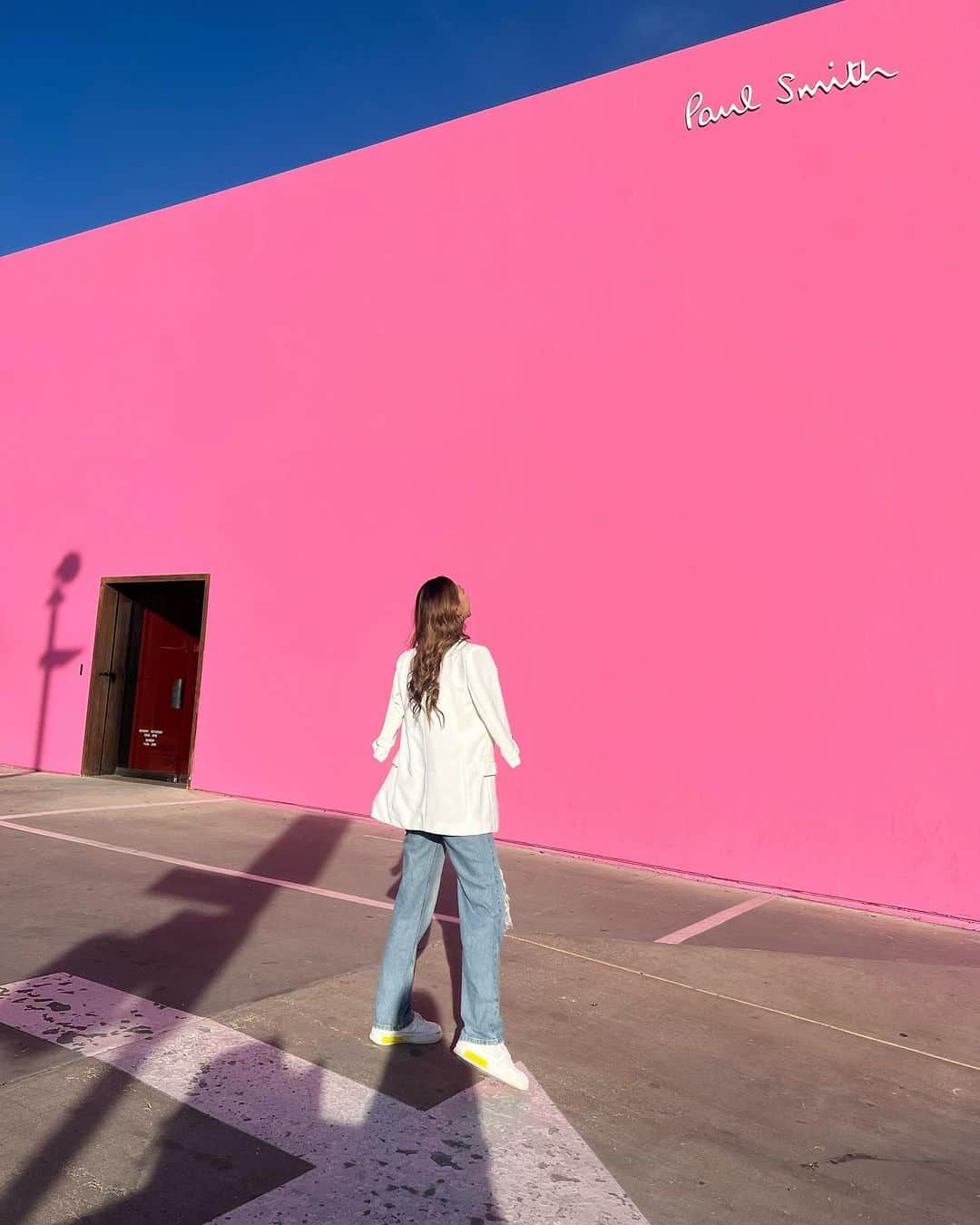 水乃あつみさんのインスタグラム写真 - (水乃あつみInstagram)「📍 Melrose Avenue -Poul Smith wall-  Melroseはウォールアートが沢山あって、歩いていても全然飽きないし、本当に色々なお店が並んでいるからついつい買いたくなっちゃう🙈  また行こーっと🥰    #Losangeles  #losangeleslife   #Japanesemodel  #walkingcoach  #Wellness  #beauty  #healthylifestyle」11月16日 9時28分 - atsumi_mi04