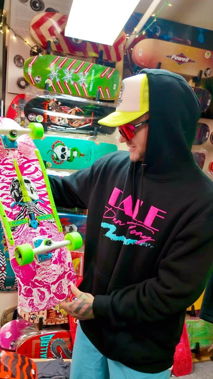 Riff Raffのインスタグラム：「THE NEON iCON SKATEBOARD🛹   !! LA TONiGHT !!」