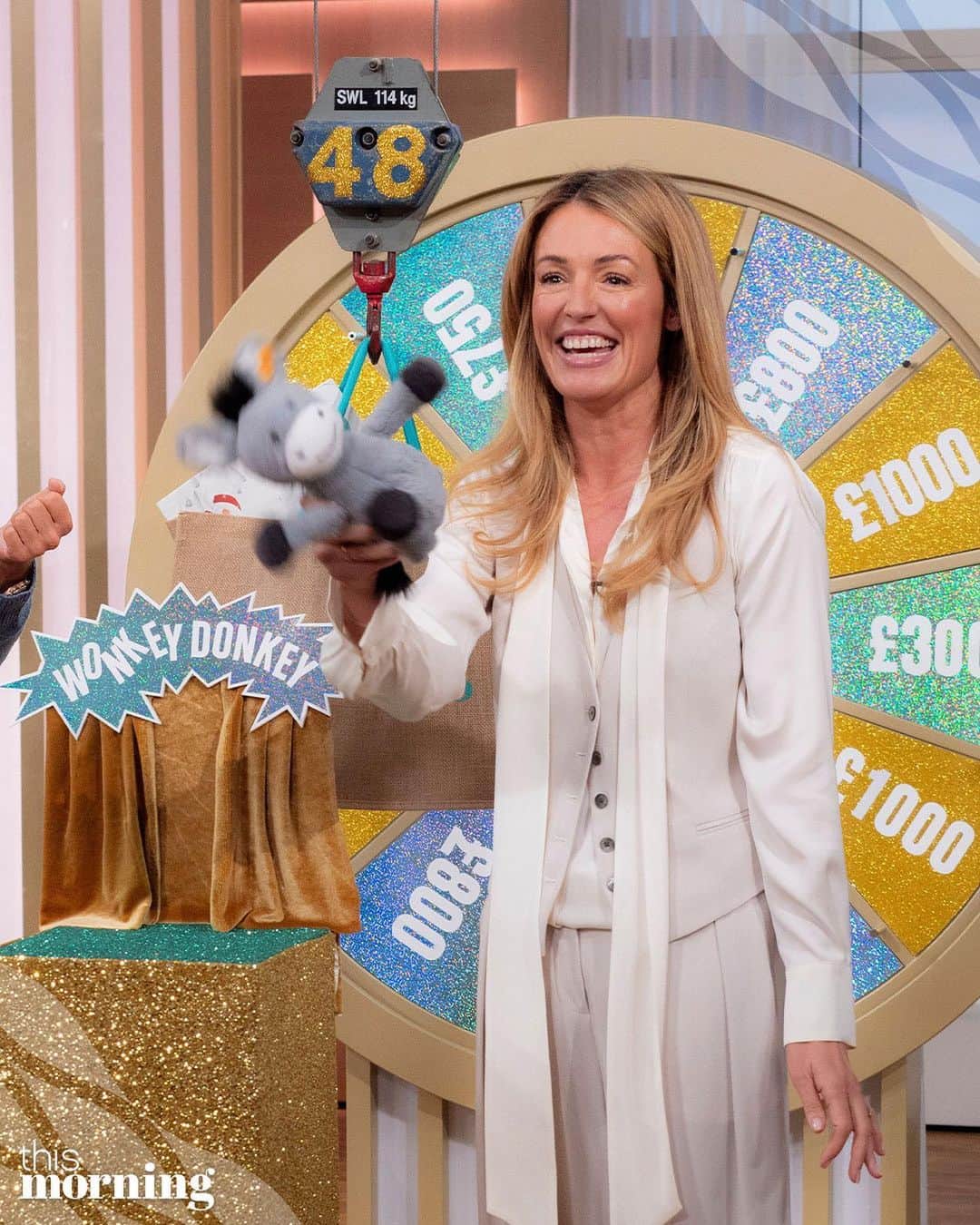 キャット・ディーリーのインスタグラム：「Thanks for coming to play in the studio @catdeeley! There's too many highlights to choose one, but here's some of our favourites! What's yours? 😁  #ThisMorning」